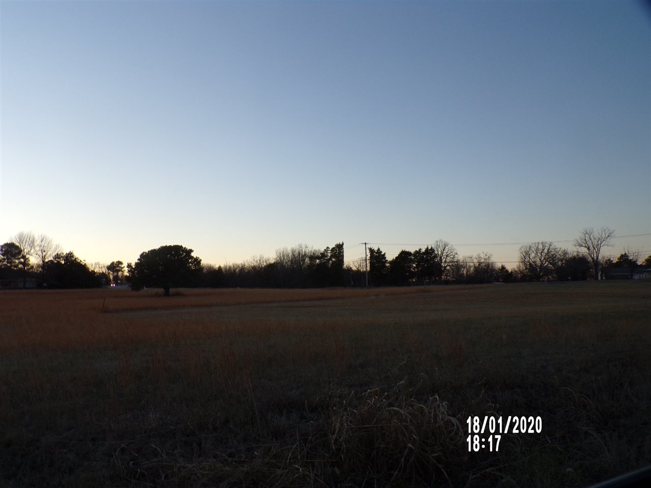  E MAIN  Mountain View, AR