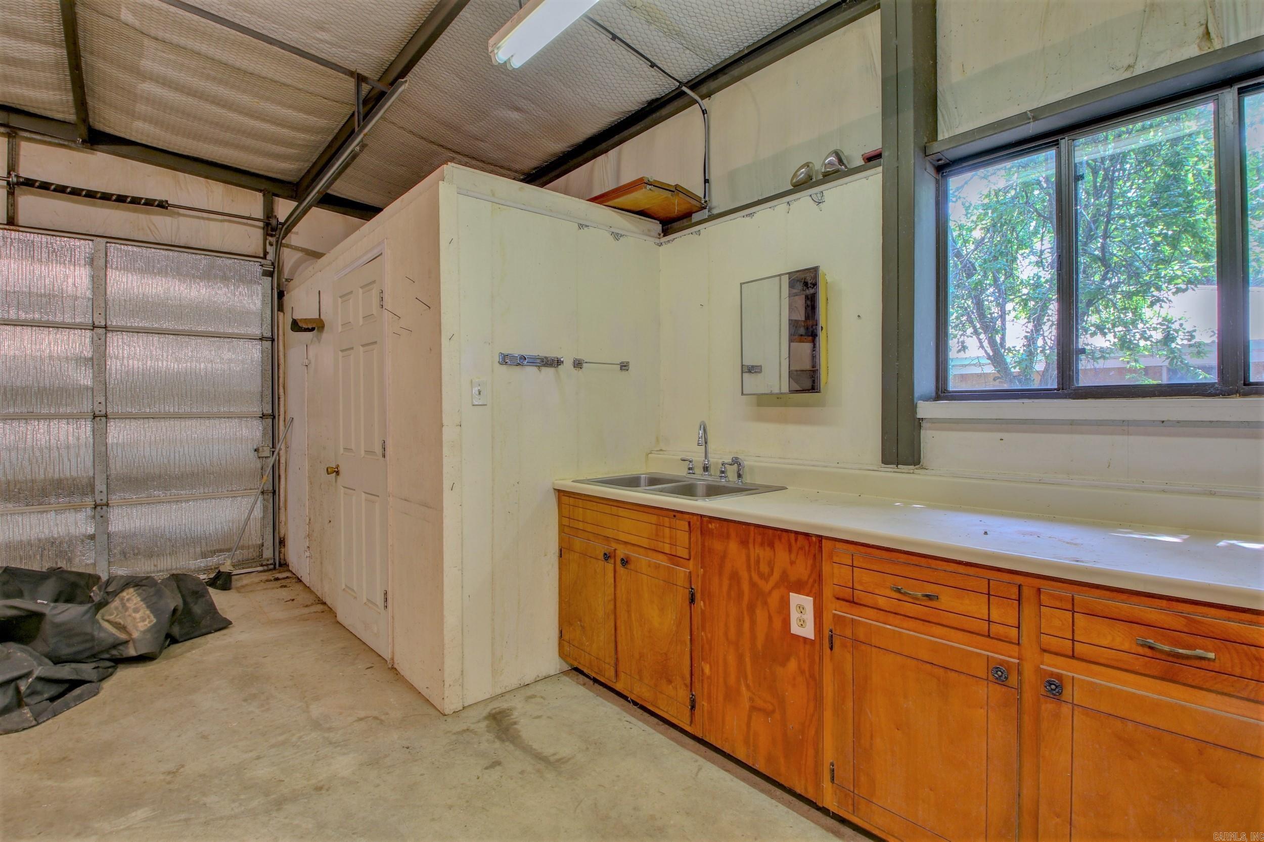 3407 S 65 Highway Pine Bluff, AR 71601