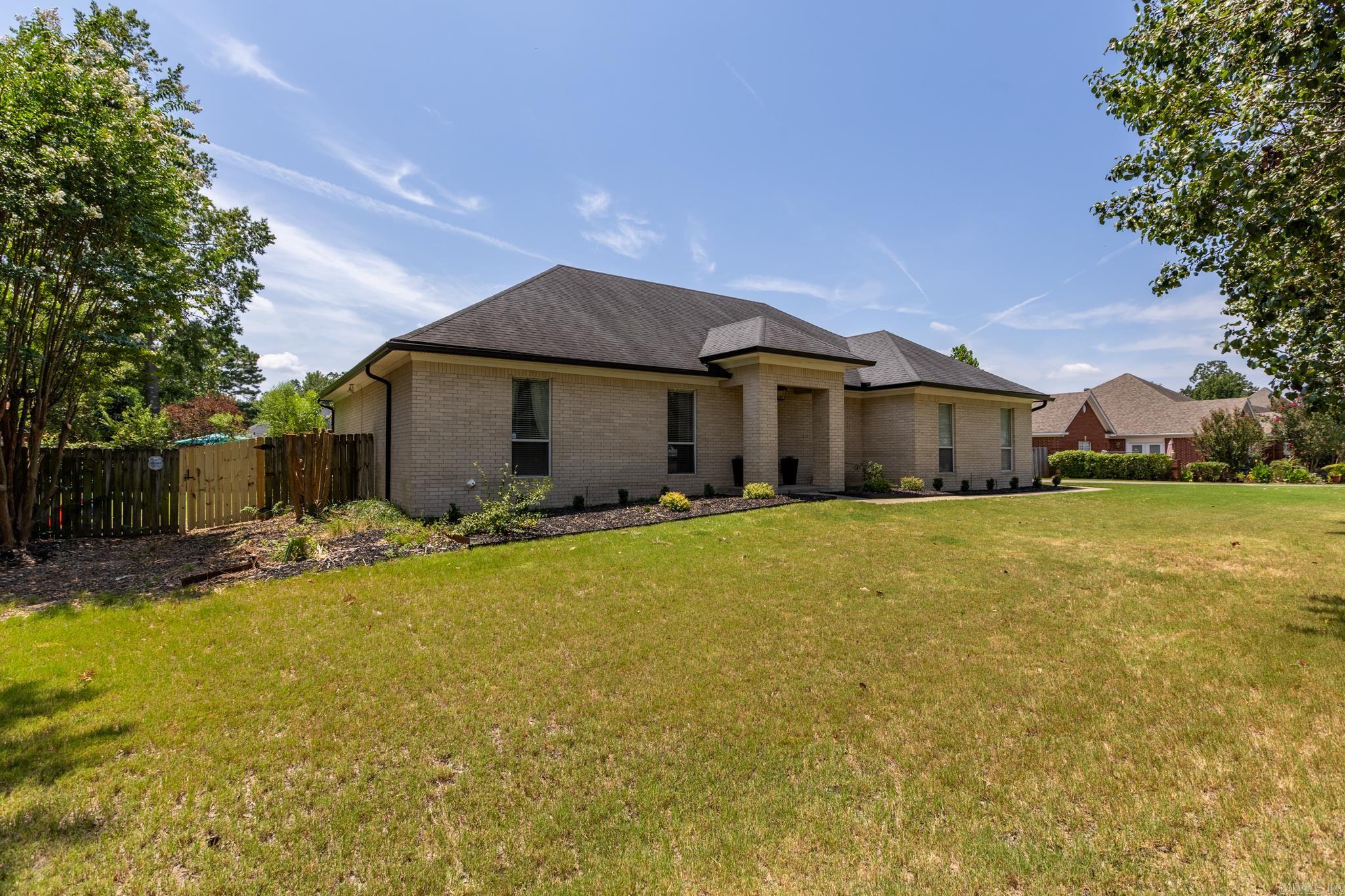 218 Country Club Parkway — photo 2