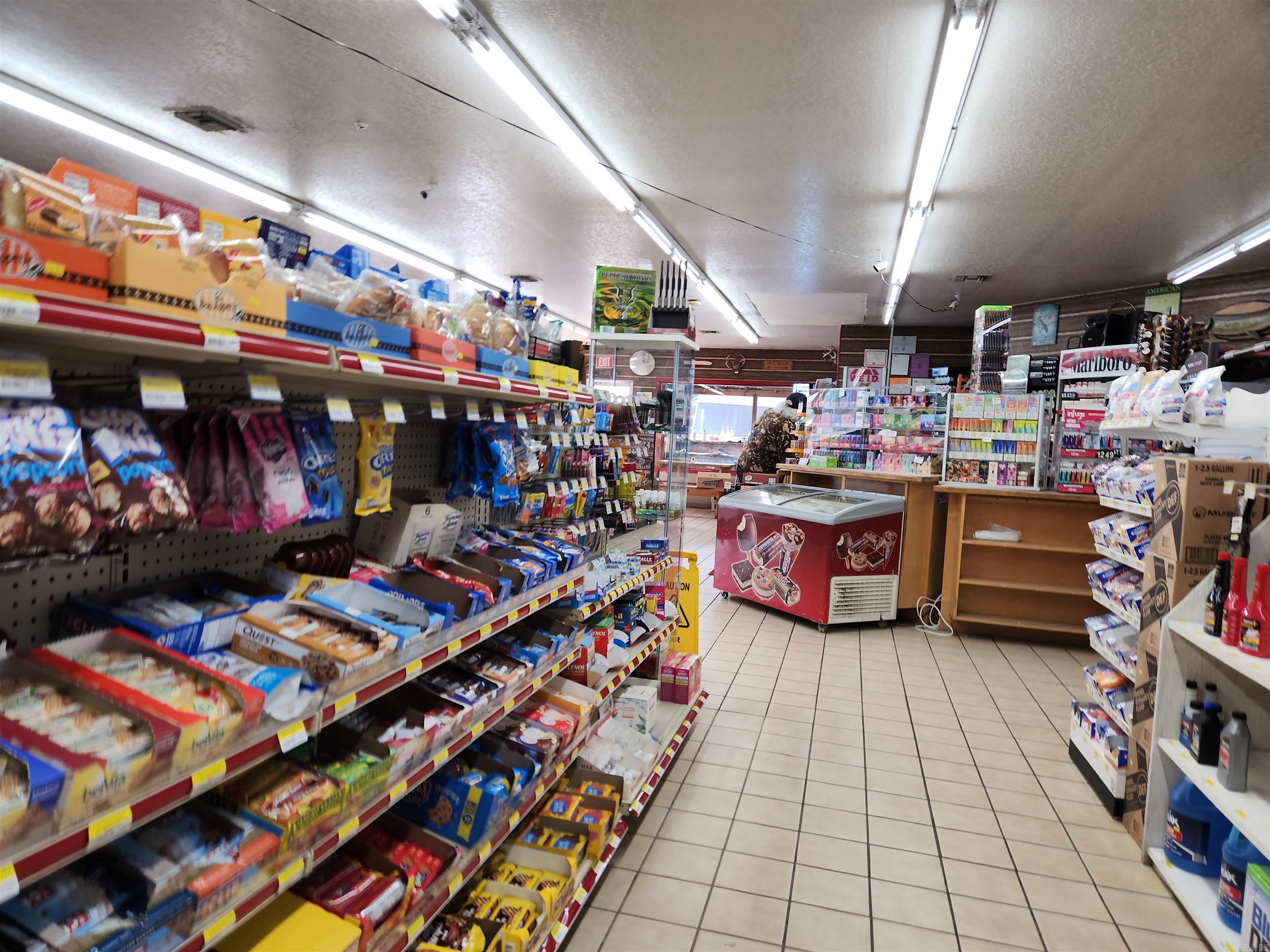 15920-16000 N I-30  Benton, AR