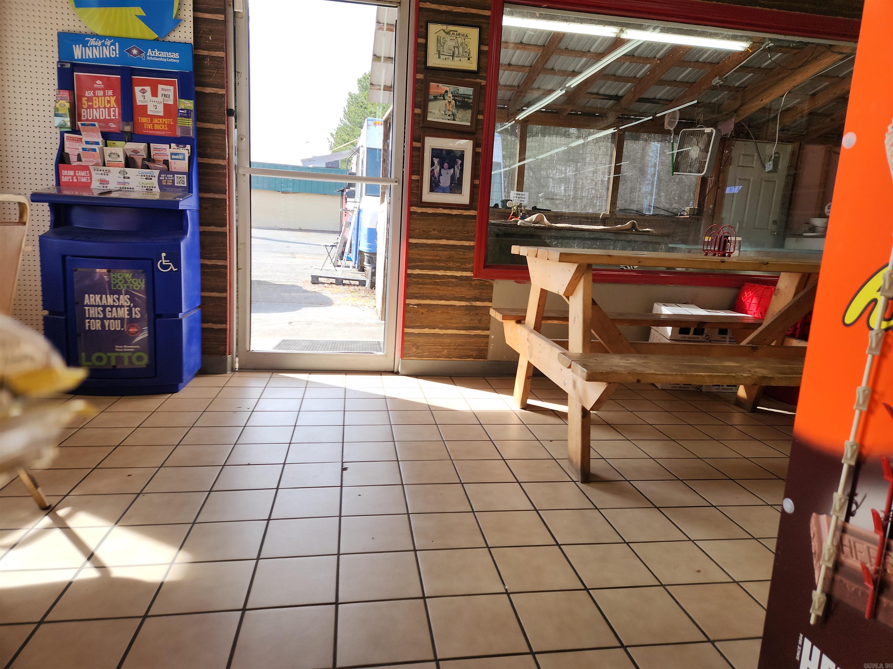 15920-16000 N I-30  Benton, AR