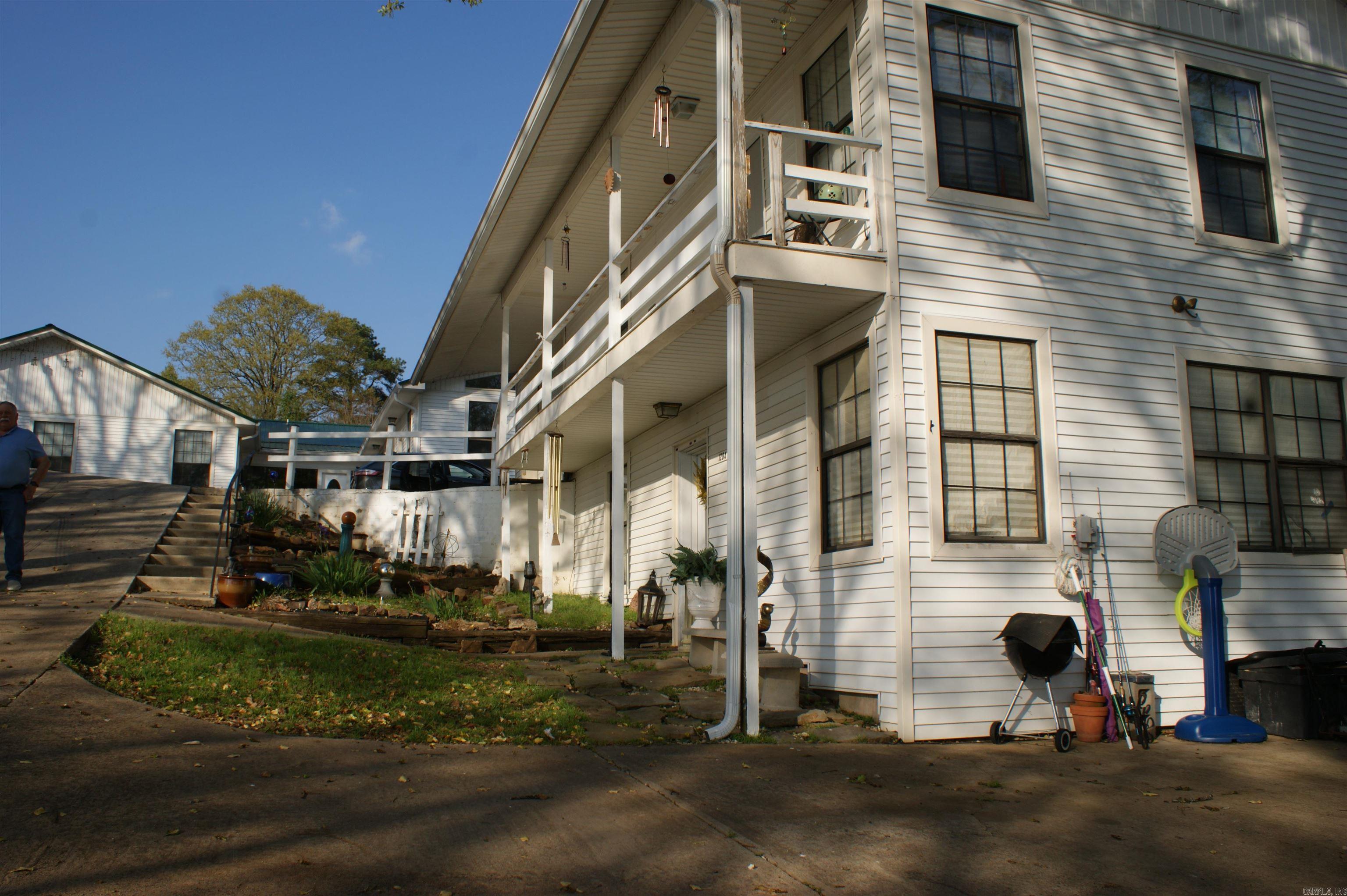 128 S Hwy 89 — exterior