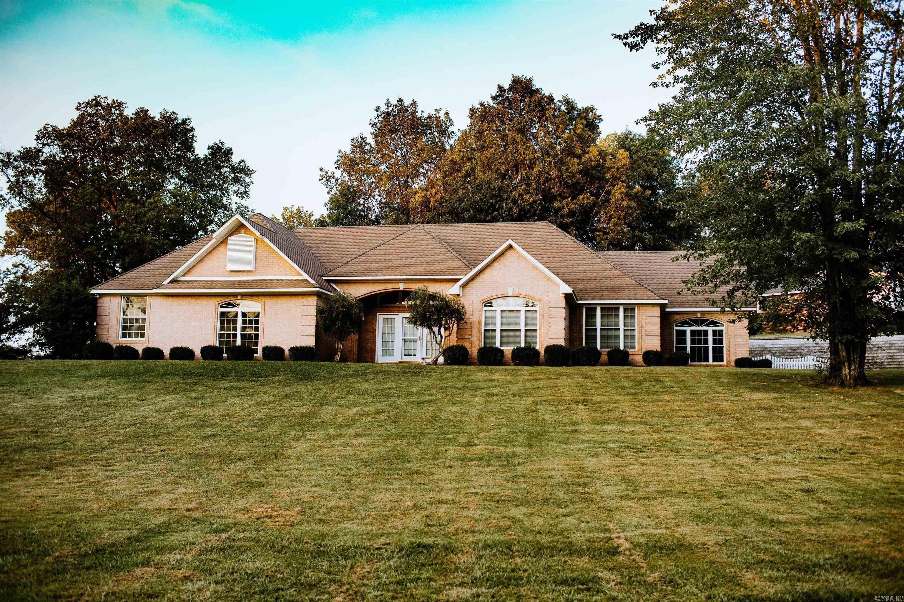 2121 Lakewood Drive Piggott, AR 72454