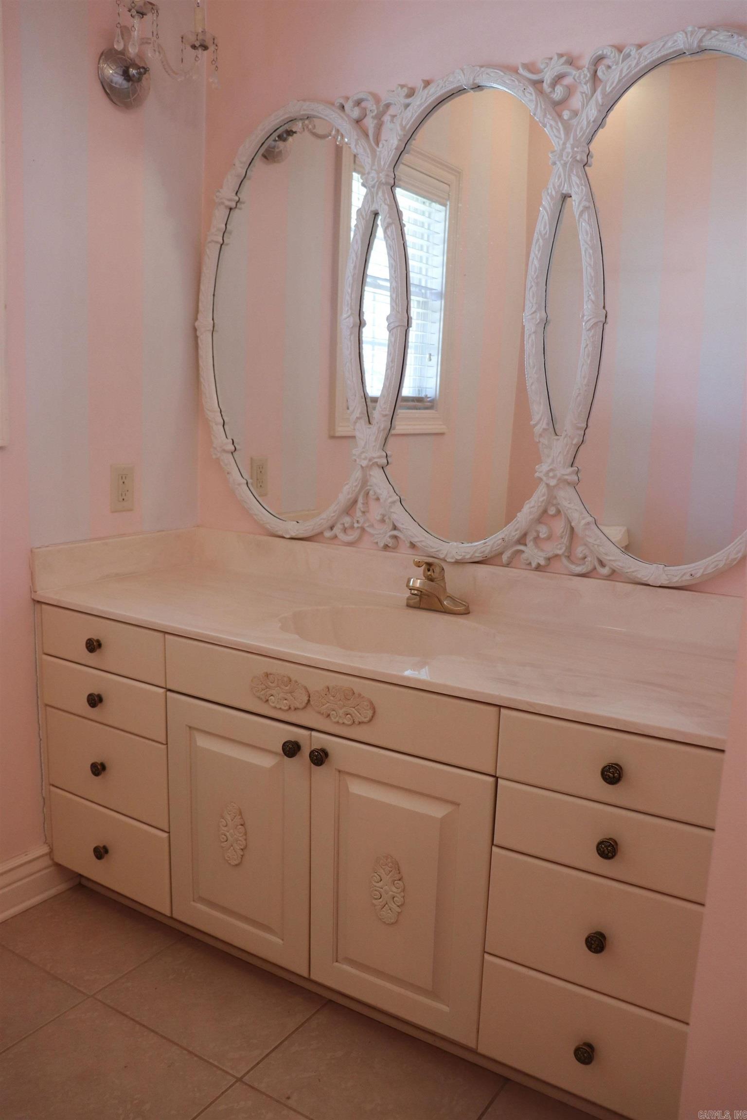 2121 Lakewood Drive Piggott, AR 72454