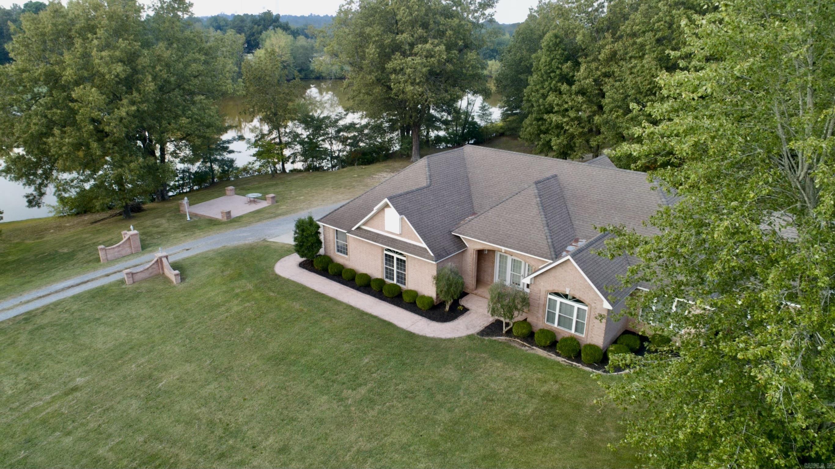 2121 Lakewood Drive Piggott, AR 72454