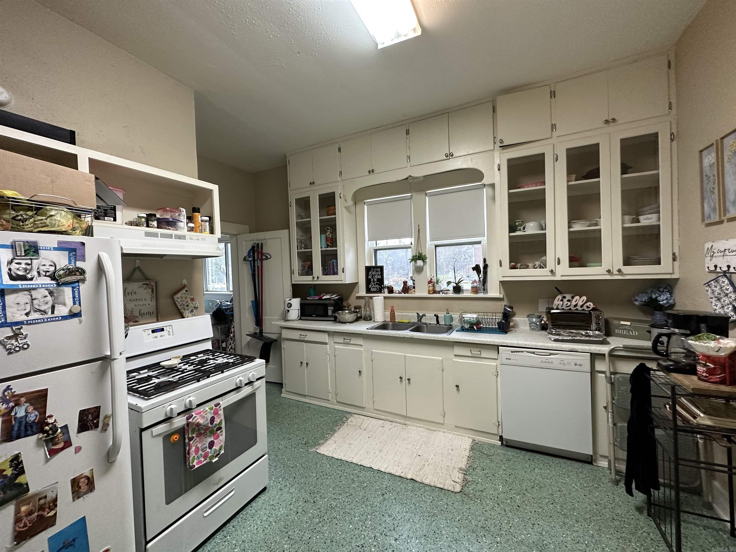 915 E 5th  Texarkana, AR