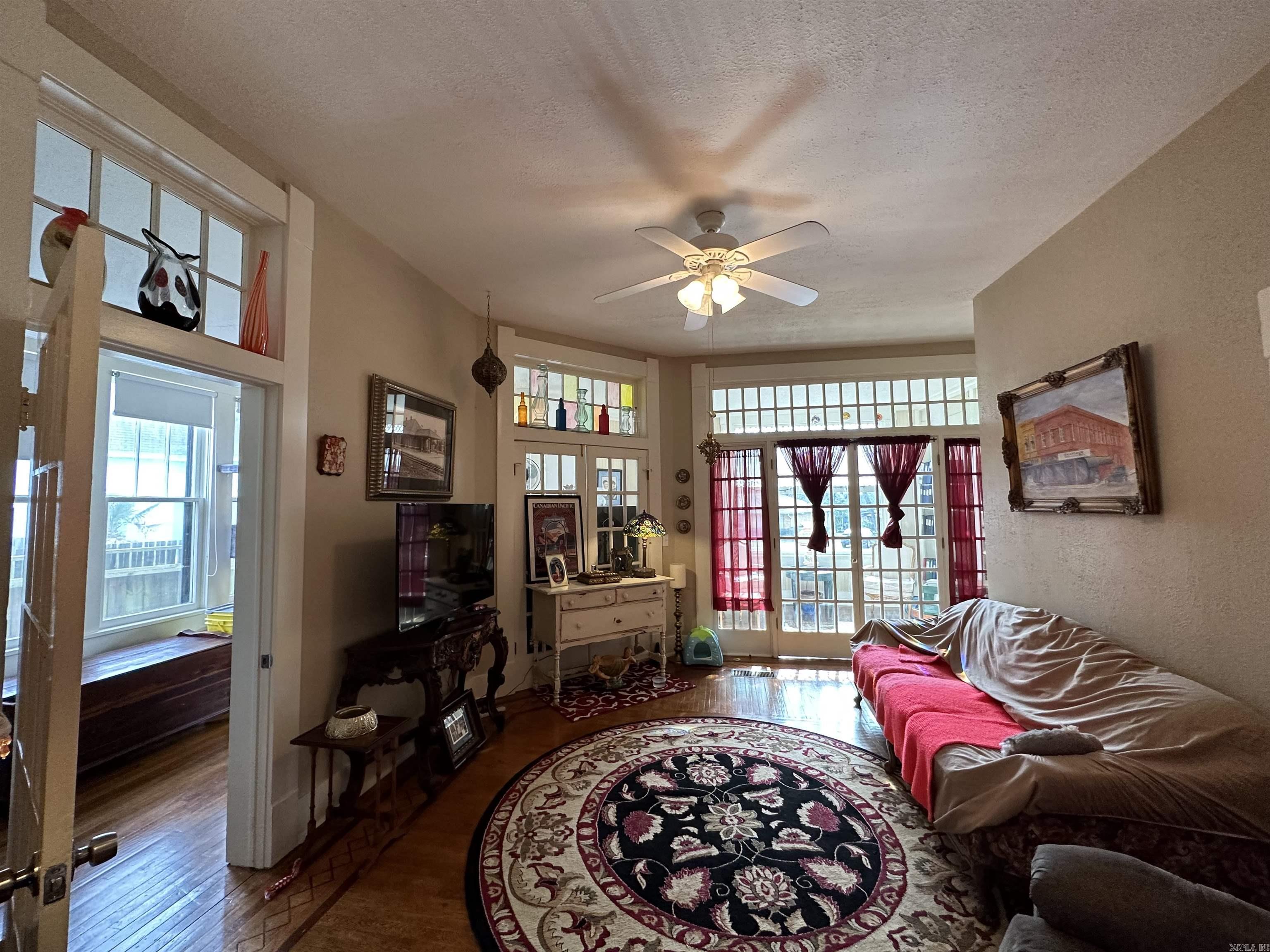 915 E 5th  Texarkana, AR
