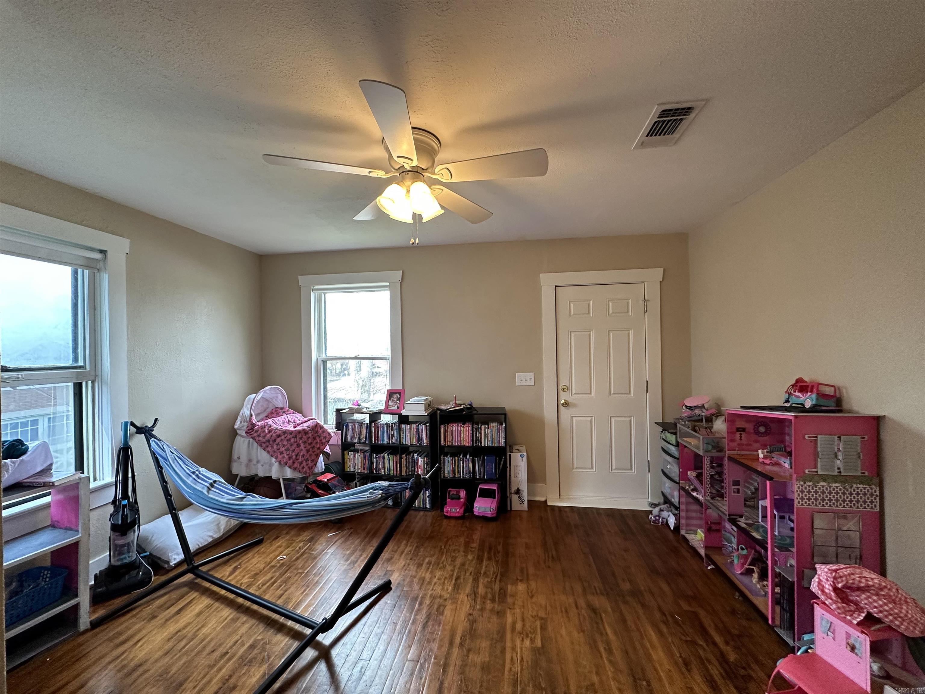 915 E 5th  Texarkana, AR