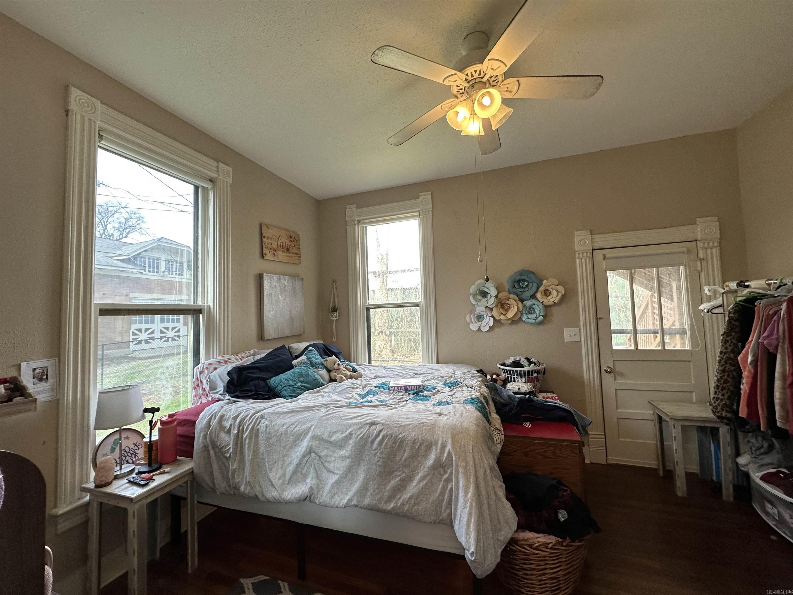 915 E 5th  Texarkana, AR