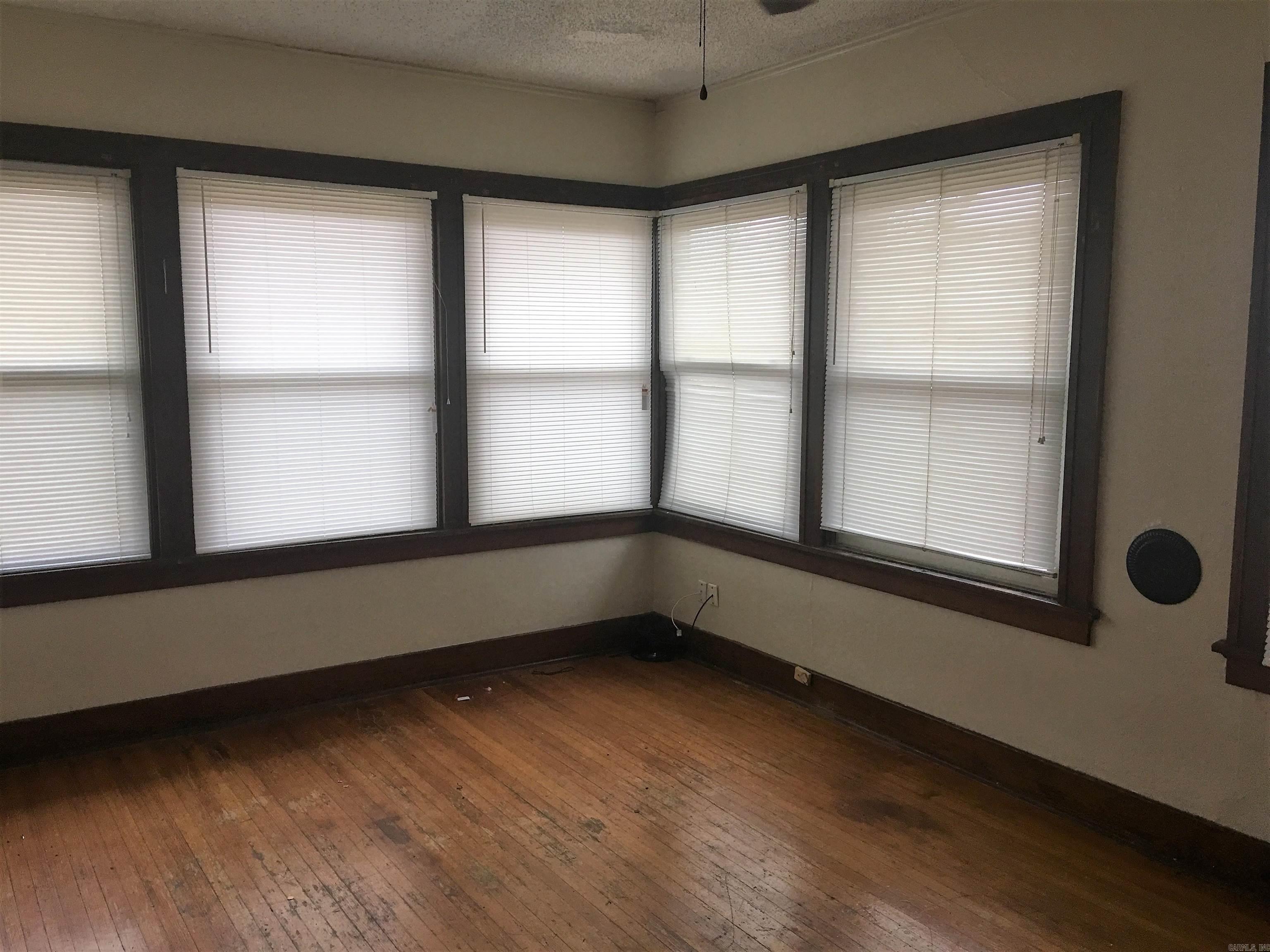 2216 S Izard  Little Rock, AR