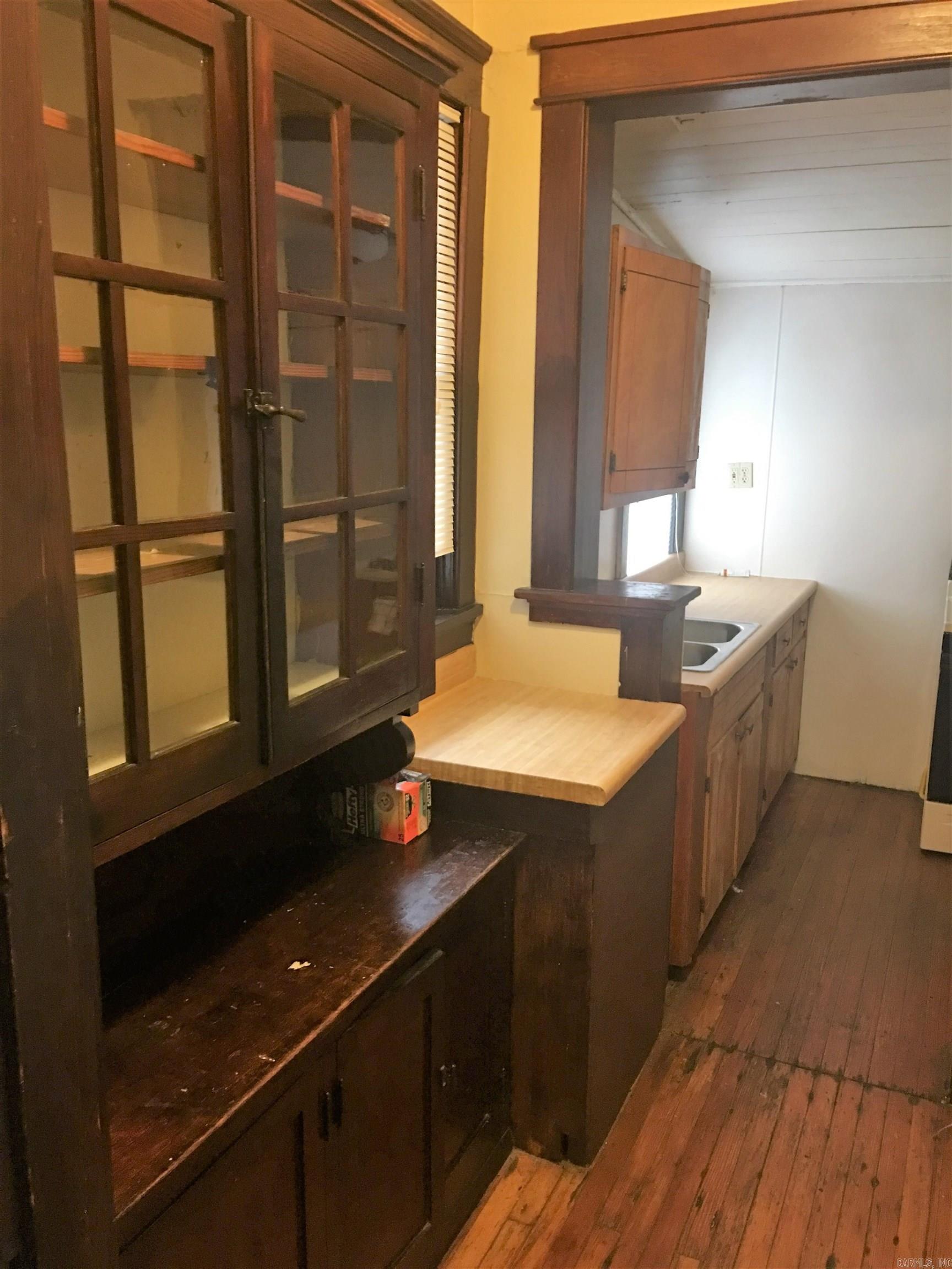 2216 S Izard  Little Rock, AR