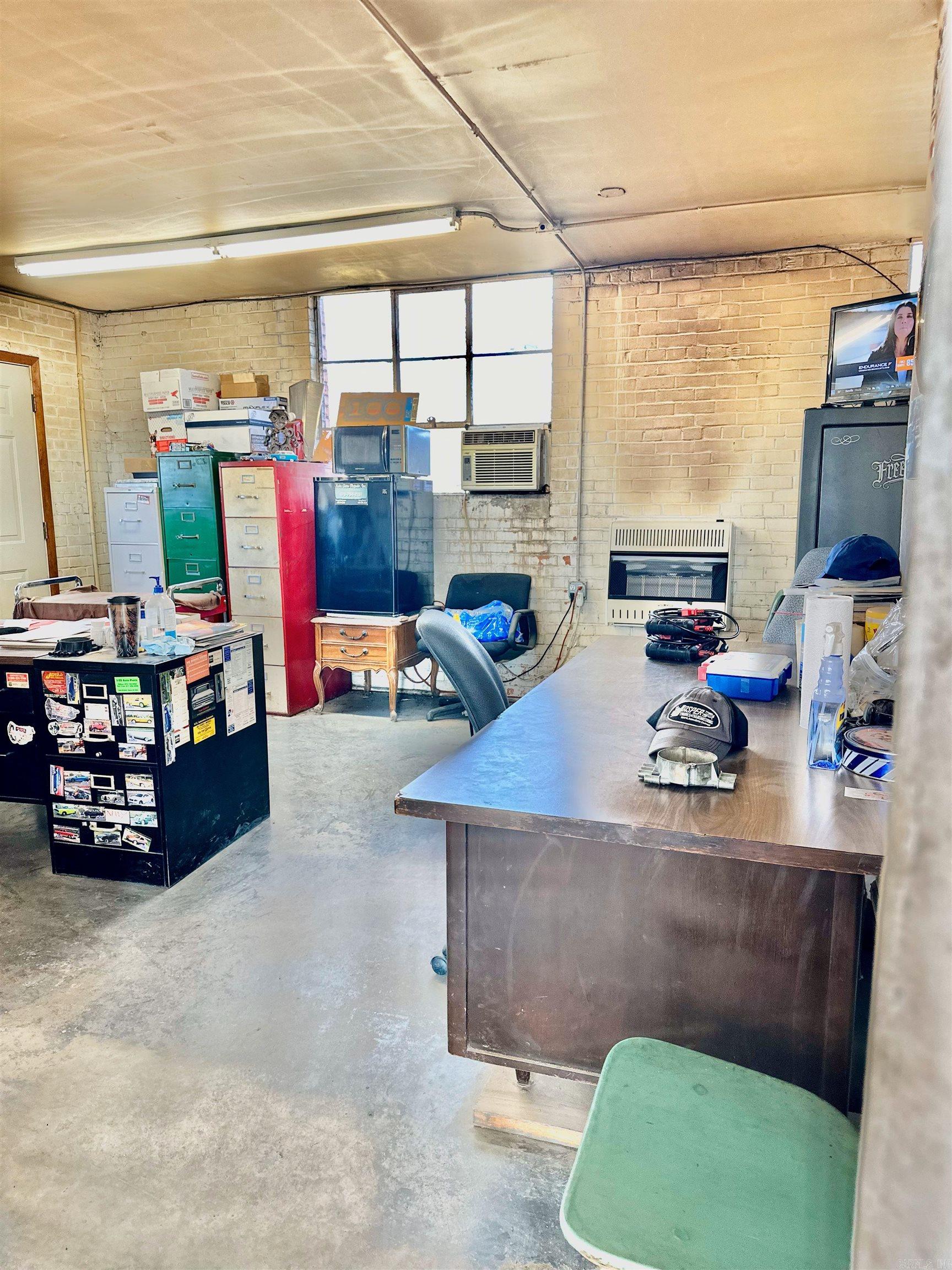 1406 W Main  Clarksville, AR