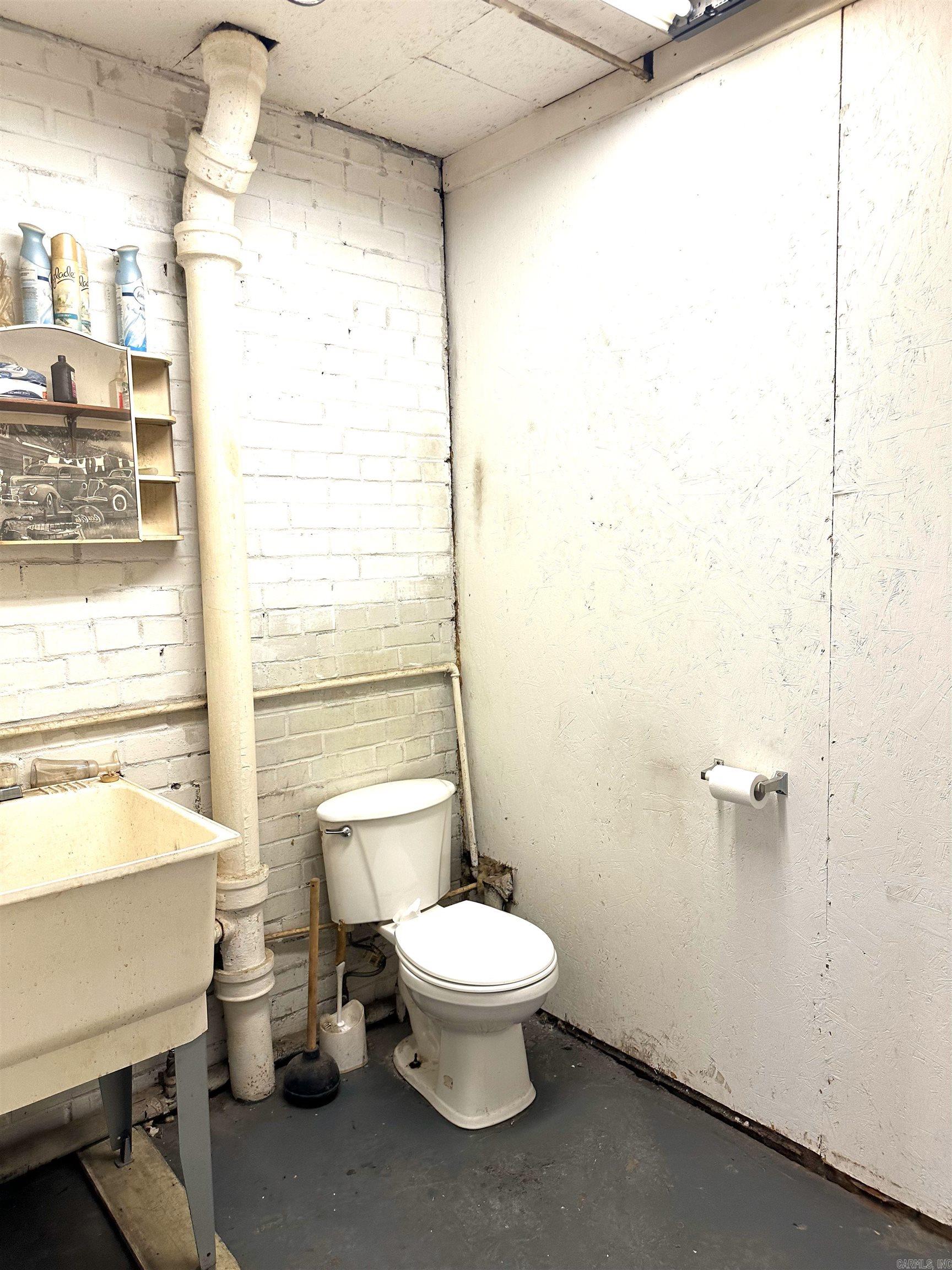 1406 W Main  Clarksville, AR