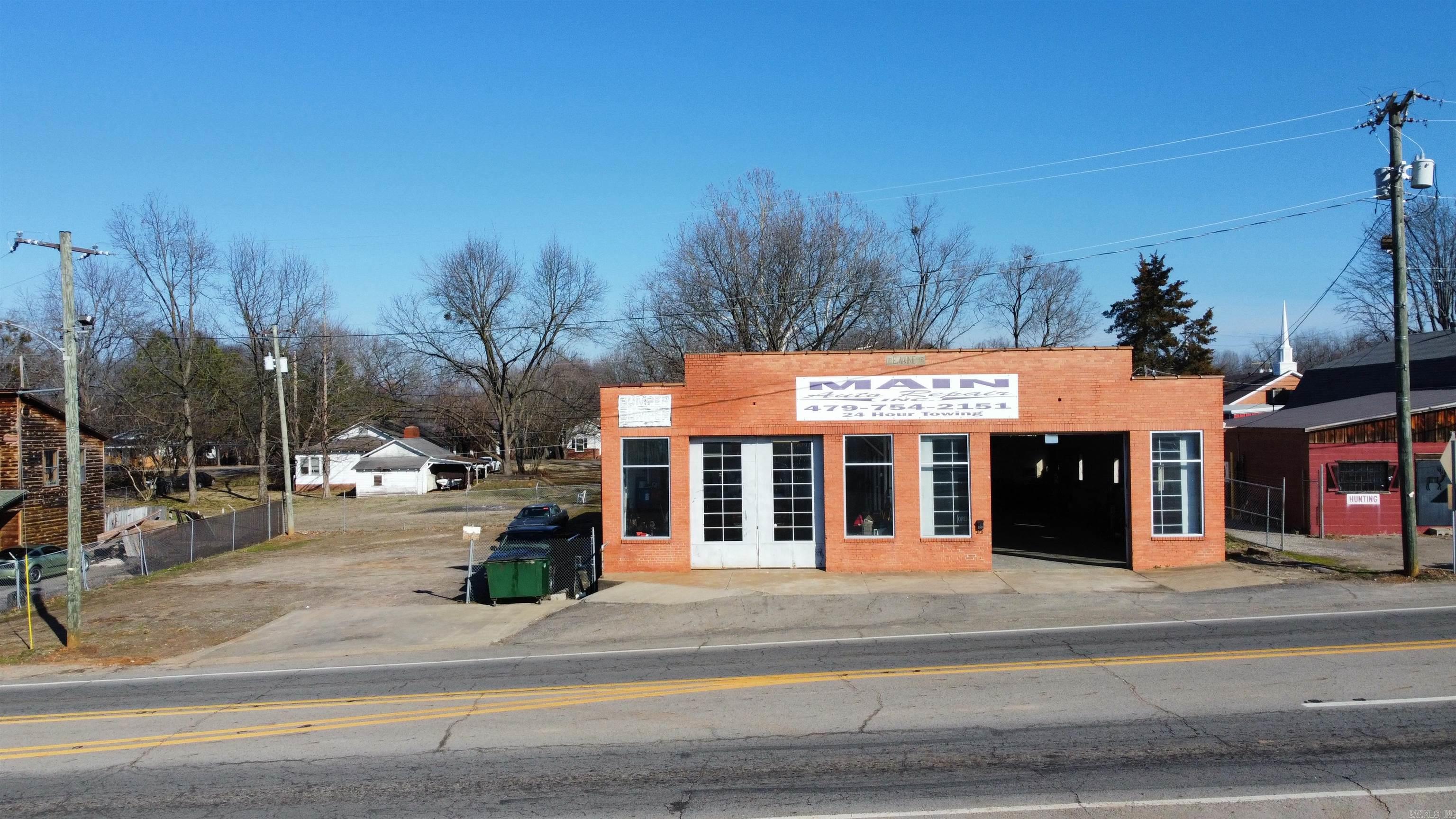 1406 W Main  Clarksville, AR