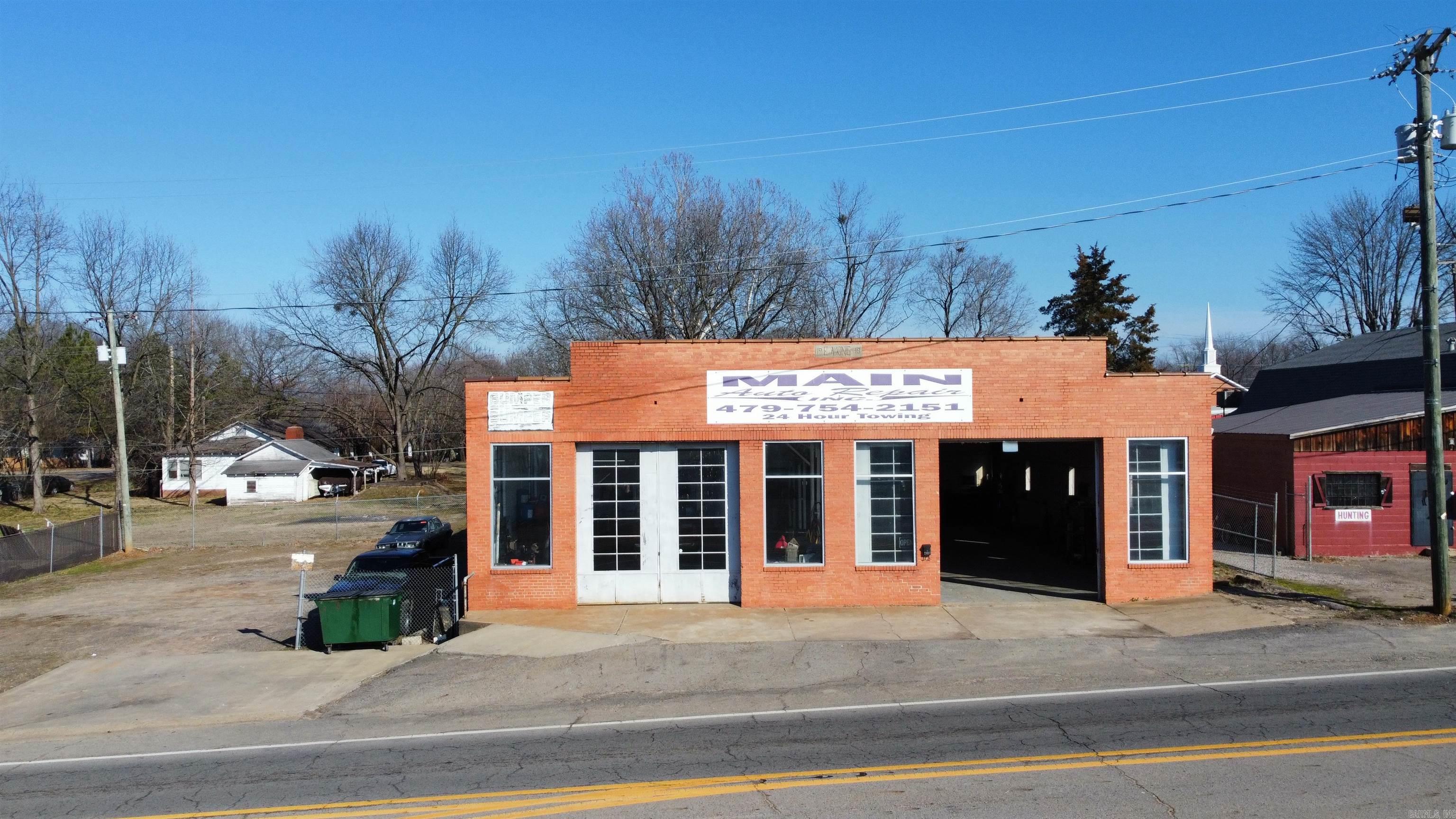 1406 W Main  Clarksville, AR