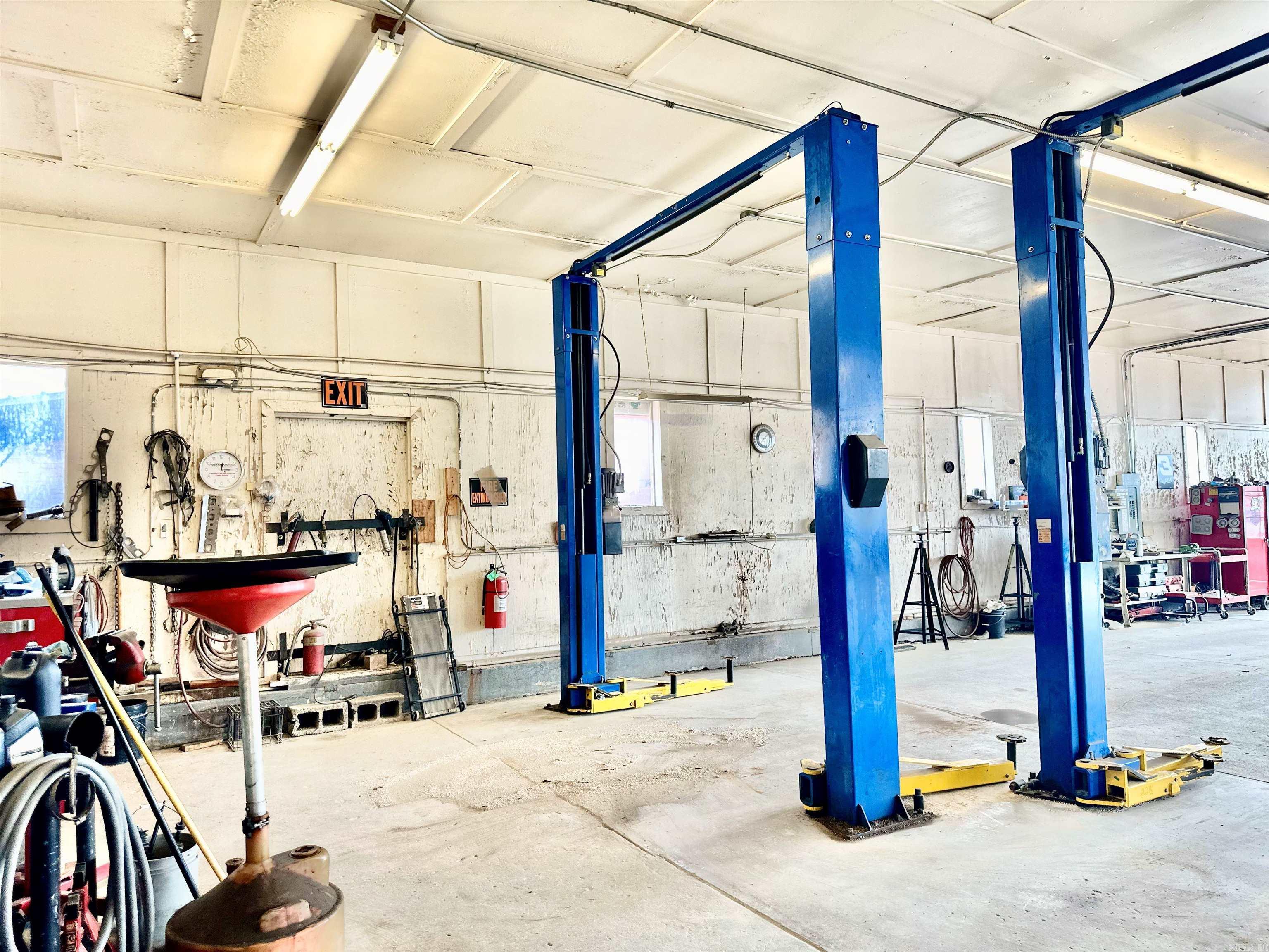 1406 W Main  Clarksville, AR