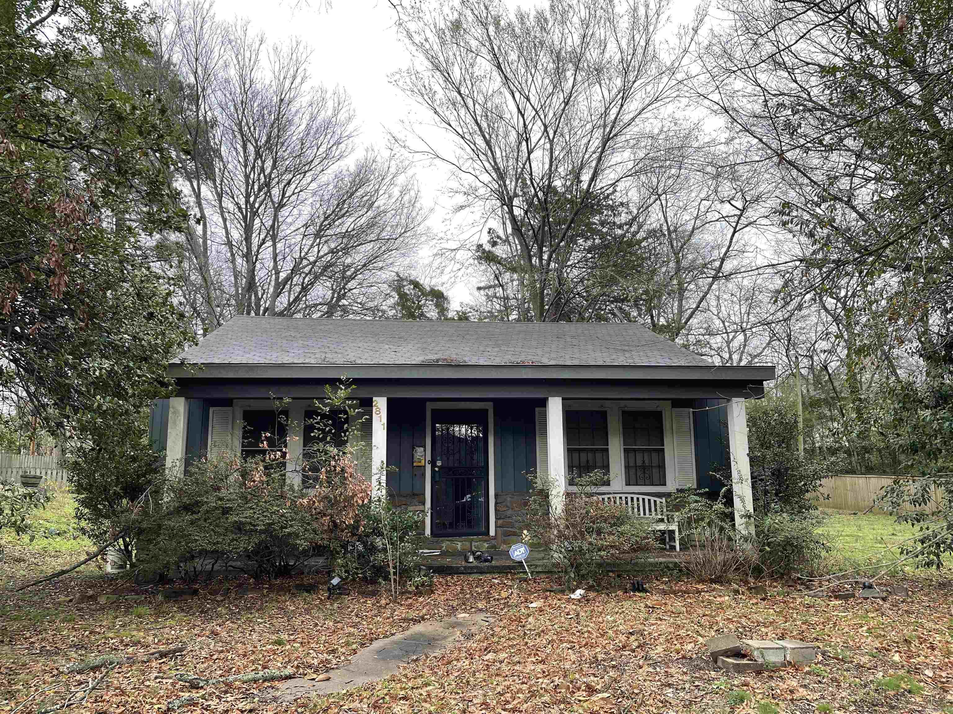 2811 S. Chester St. — exterior