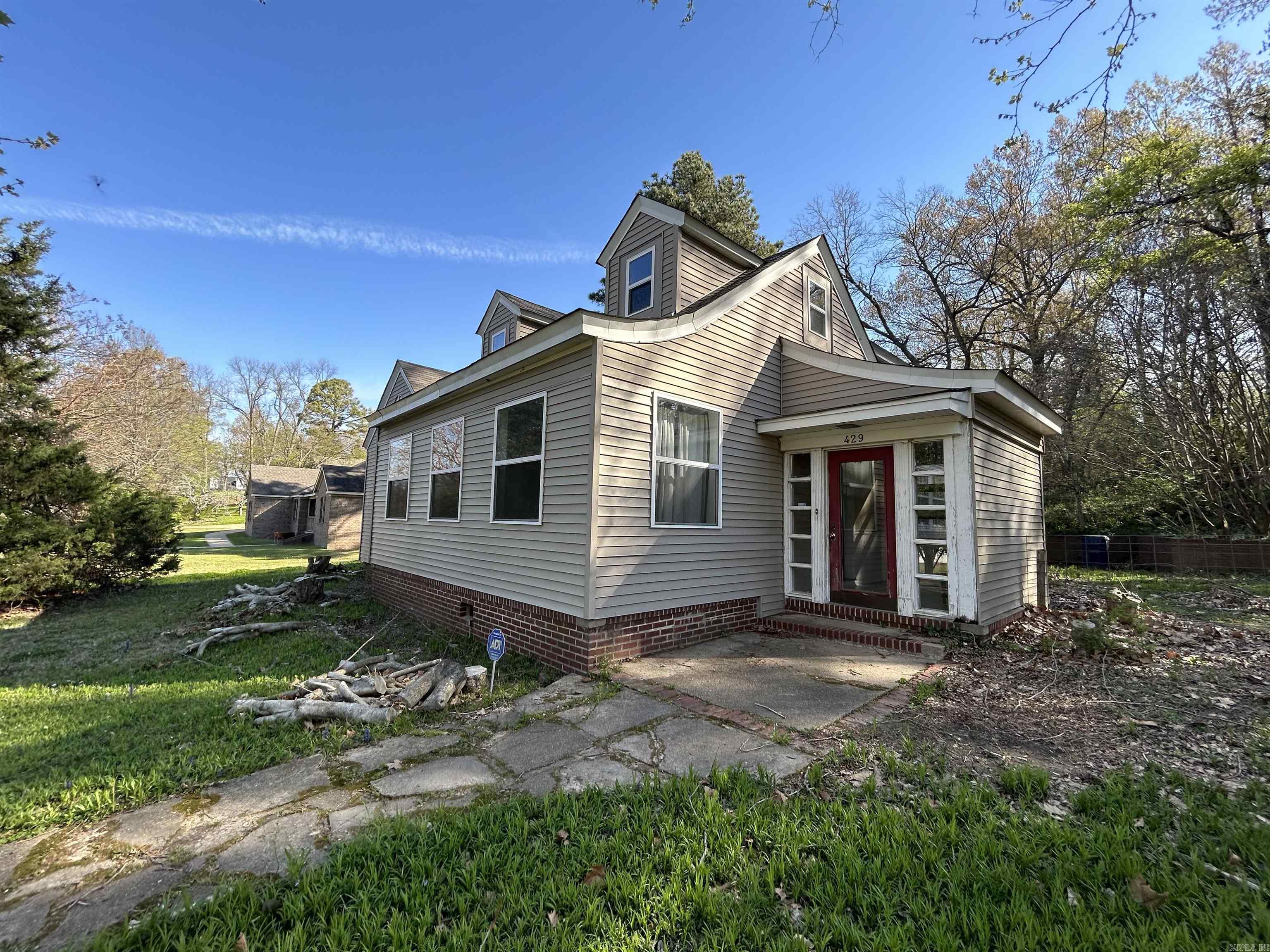 429 East St Forrest City, AR 72335