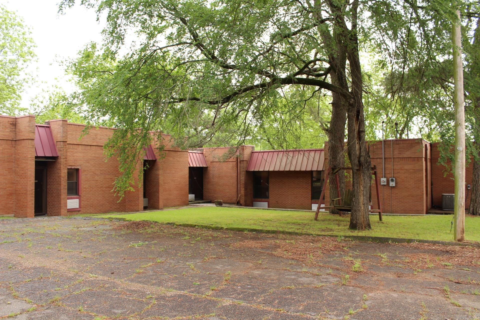 625 N Main  Nashville, AR
