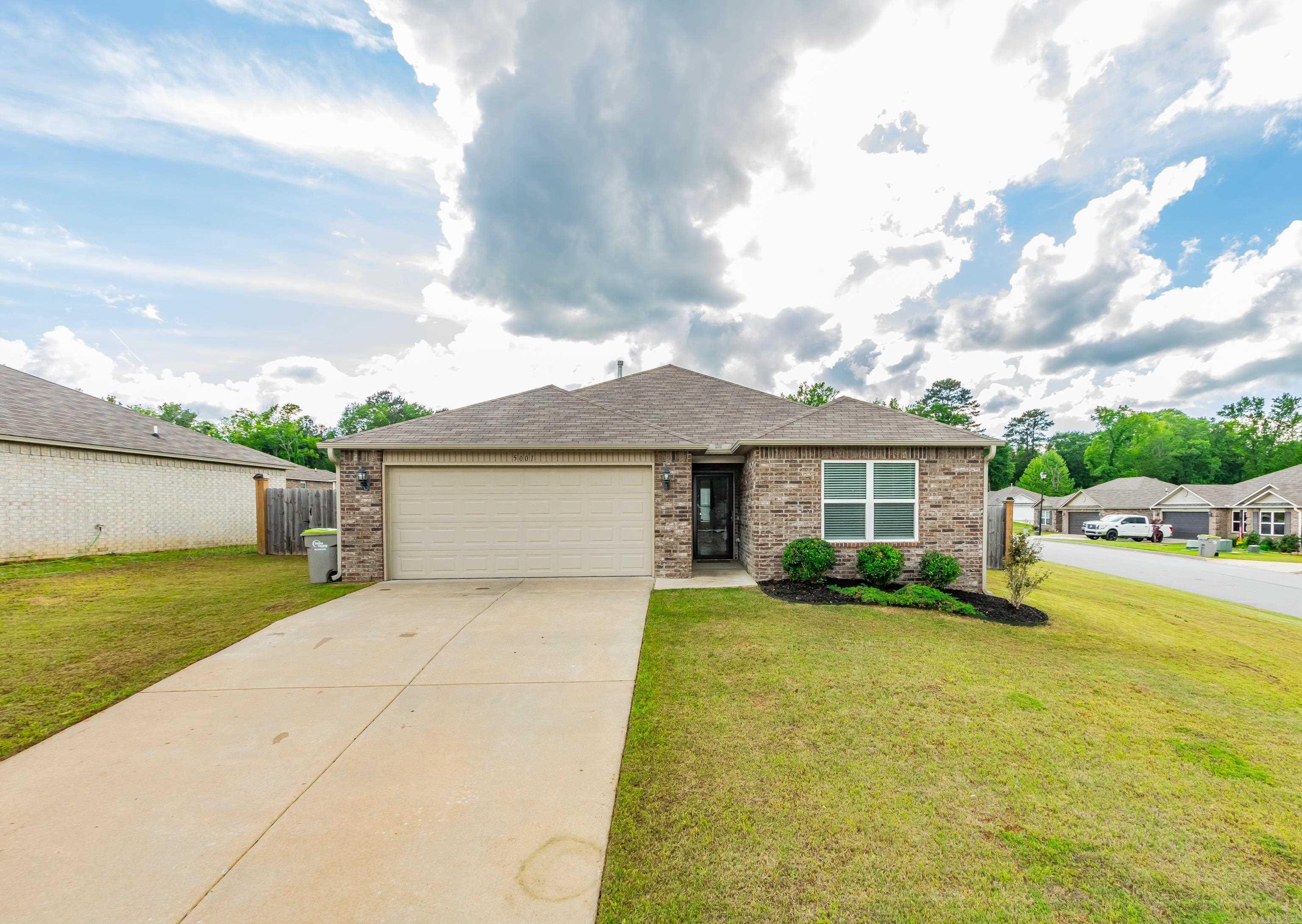 5001 Woodstream Drive — exterior