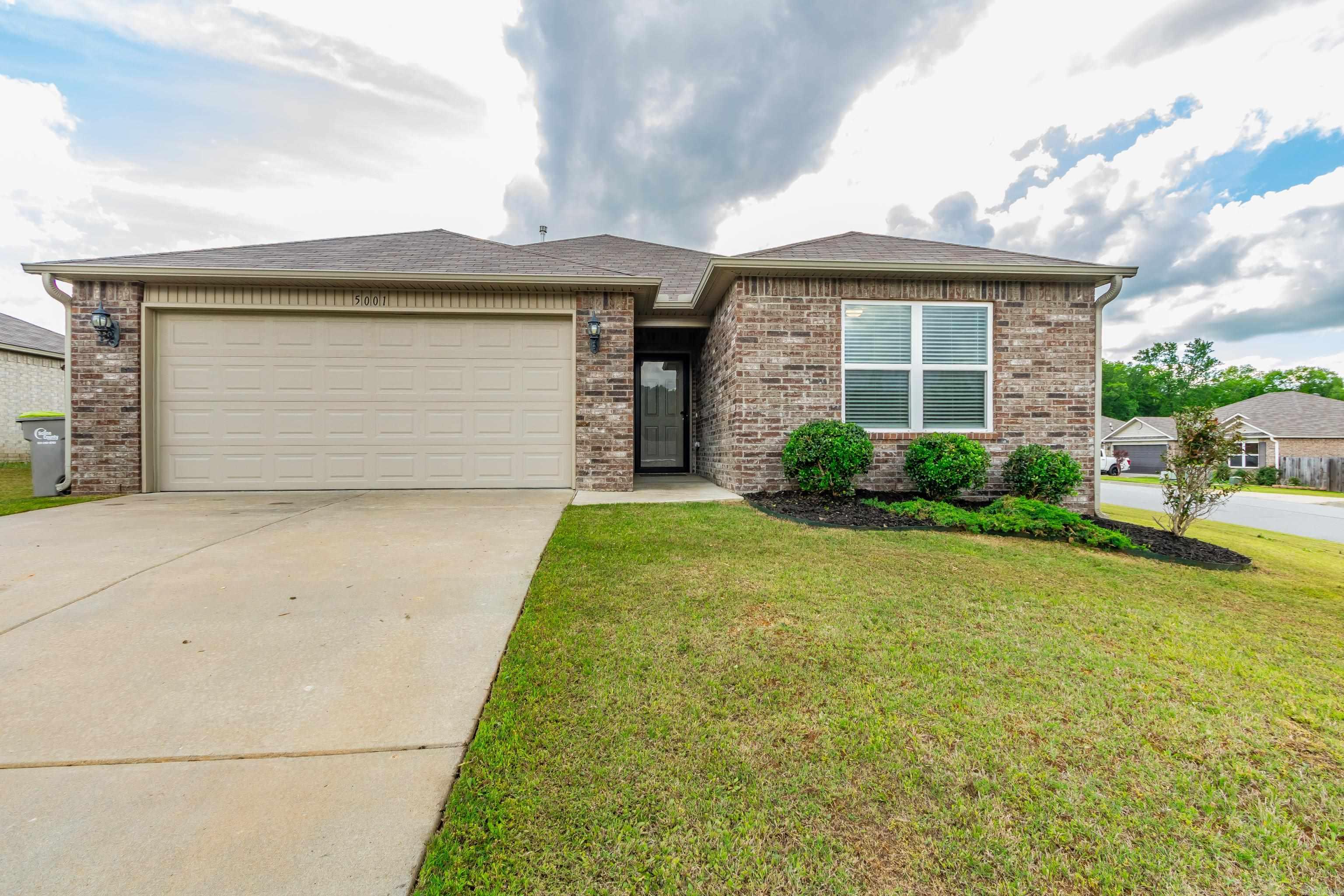 5001 Woodstream Drive — photo 2