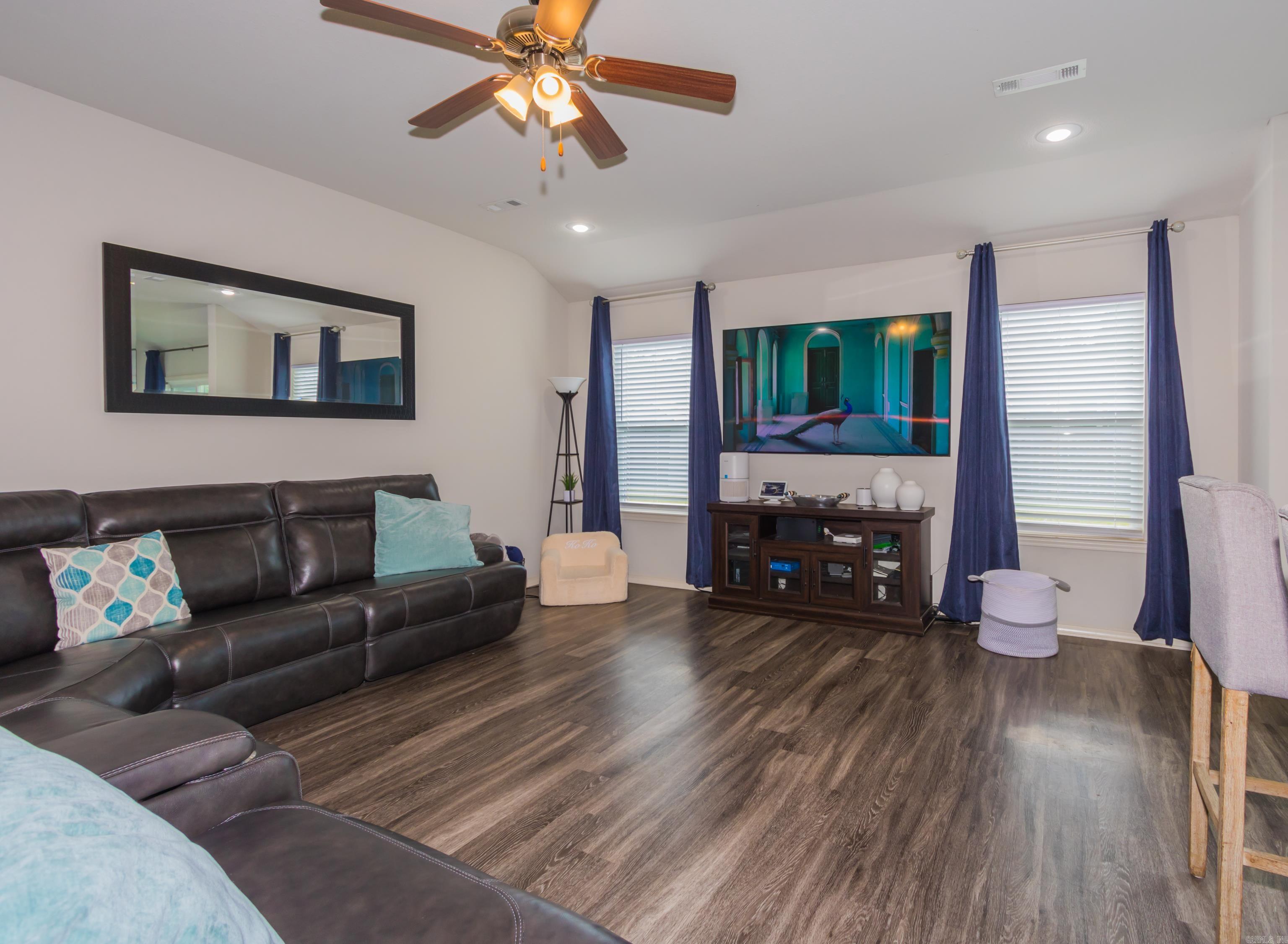 5001 Woodstream Drive — photo 4