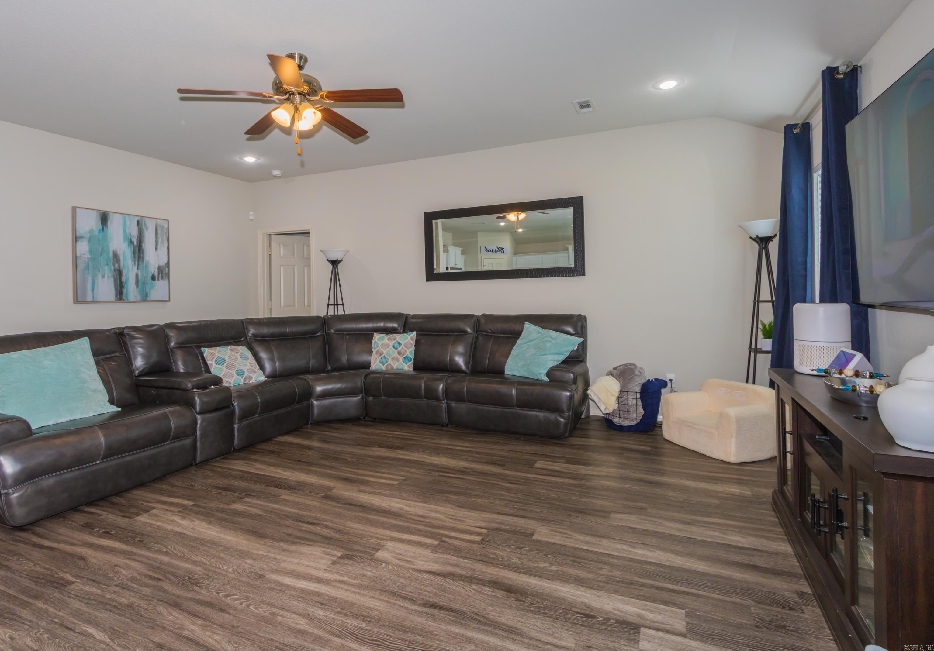 5001 Woodstream Drive — photo 5