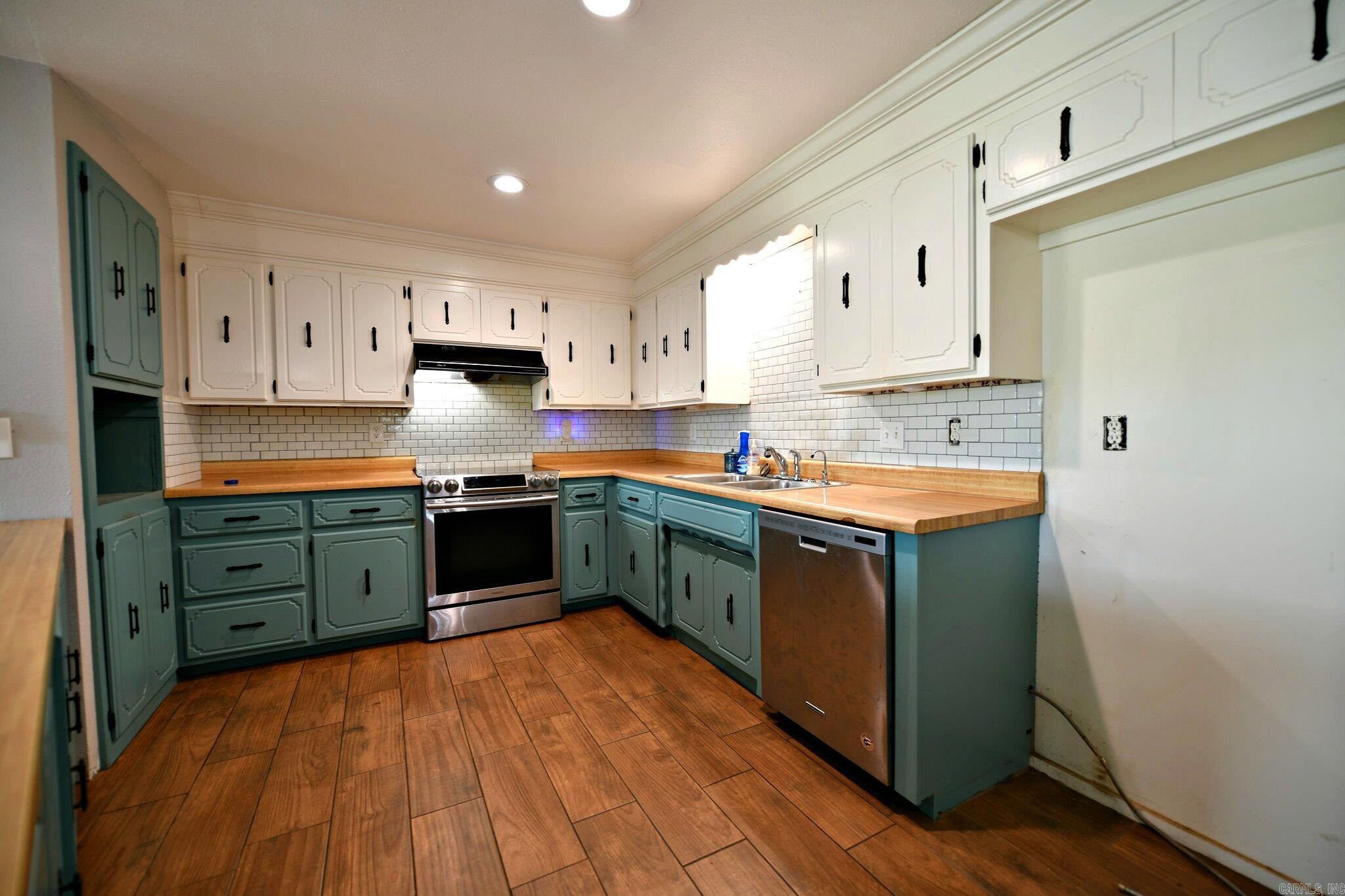 5779 E Hwy 28 Parks, AR 72950