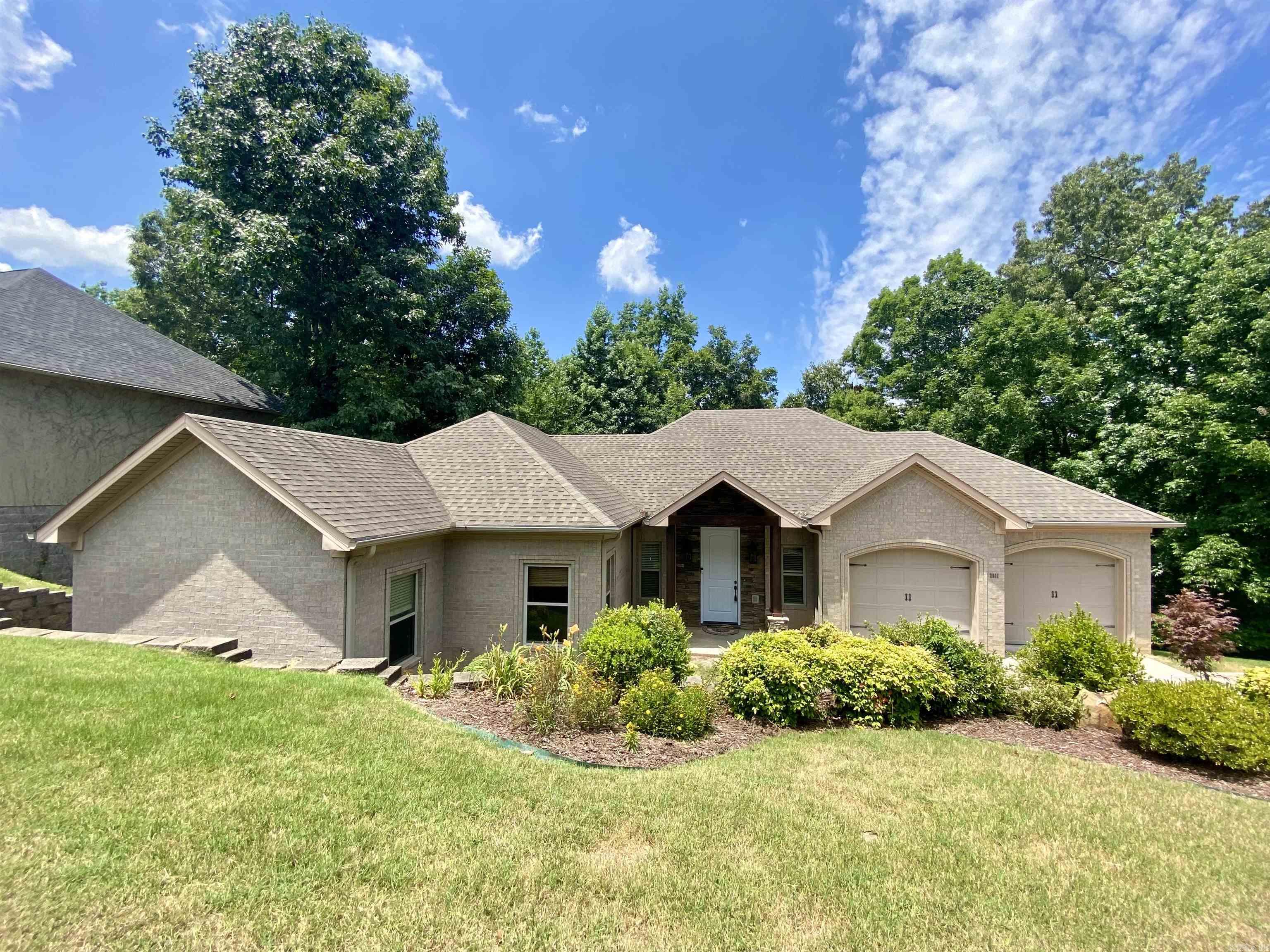 2611 Twin Oaks Court