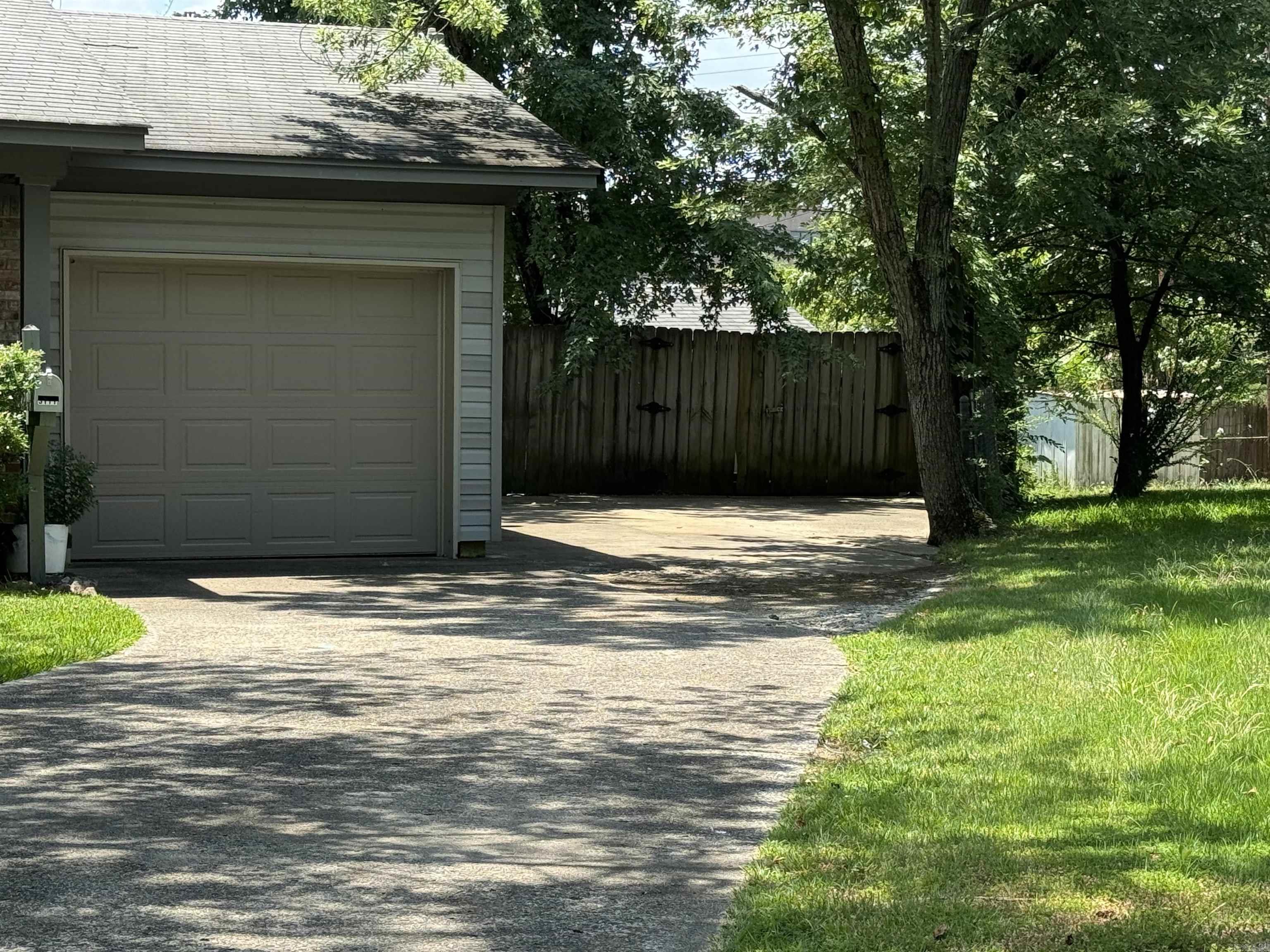 11317 Eric Lane — photo 3