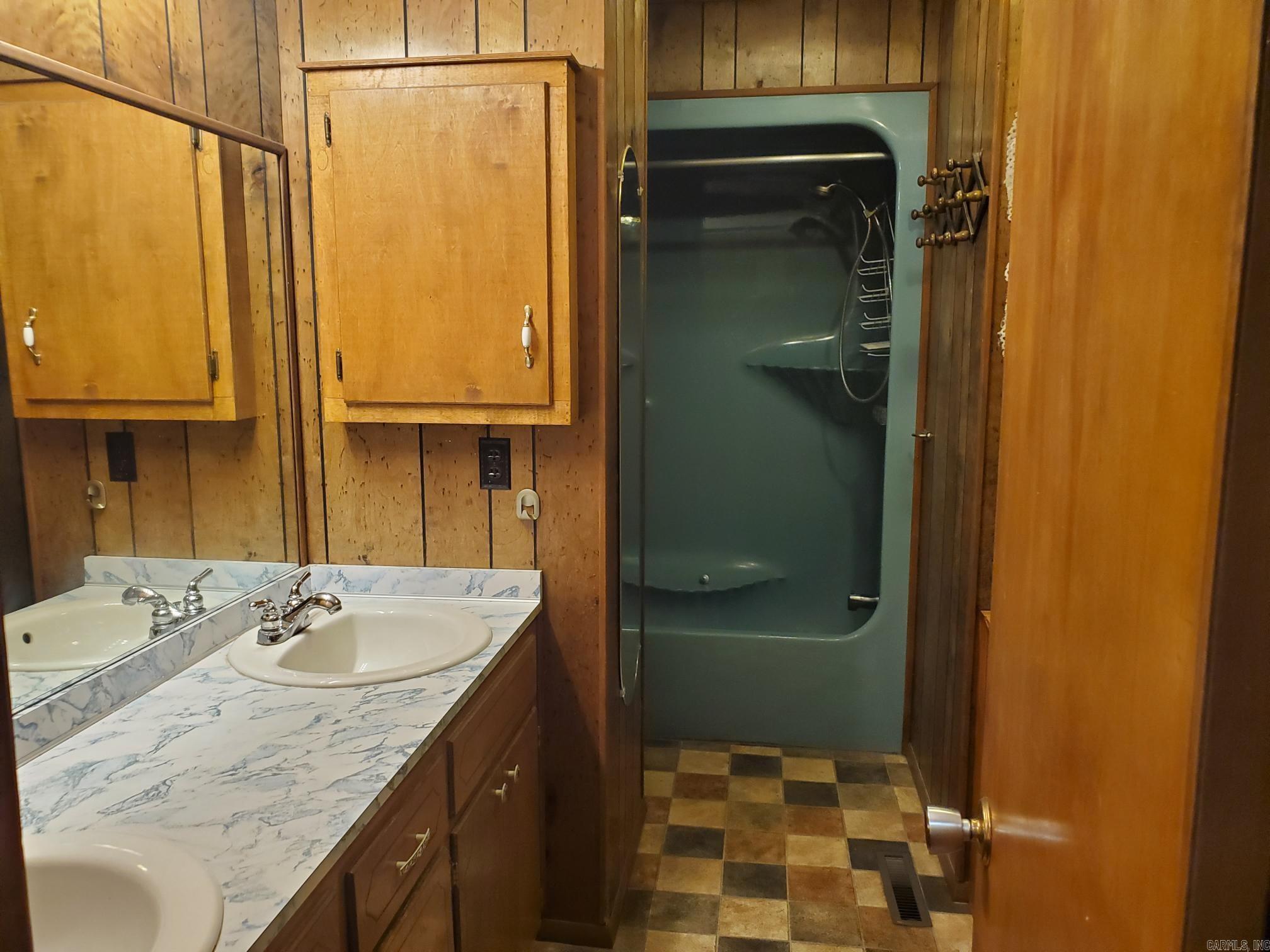 901 Hastey Avenue Mena, AR 71953