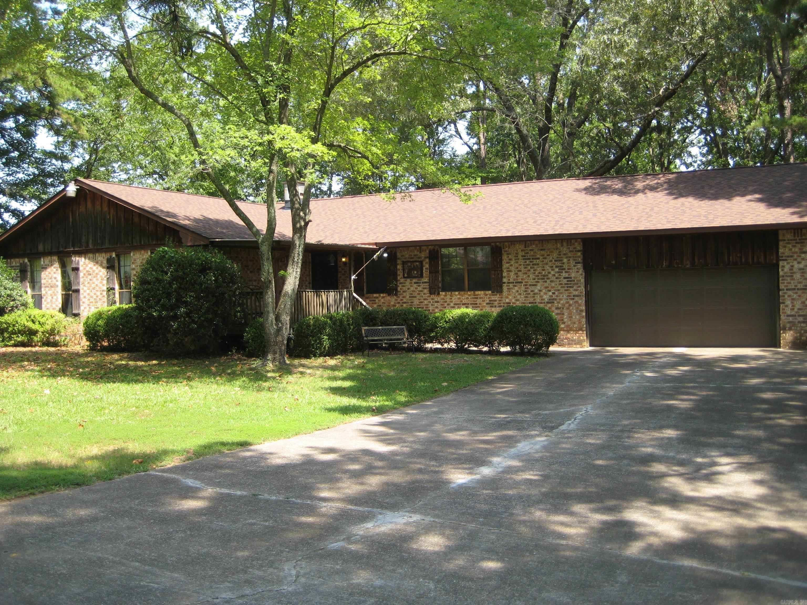 901 Hastey Avenue Mena, AR 71953