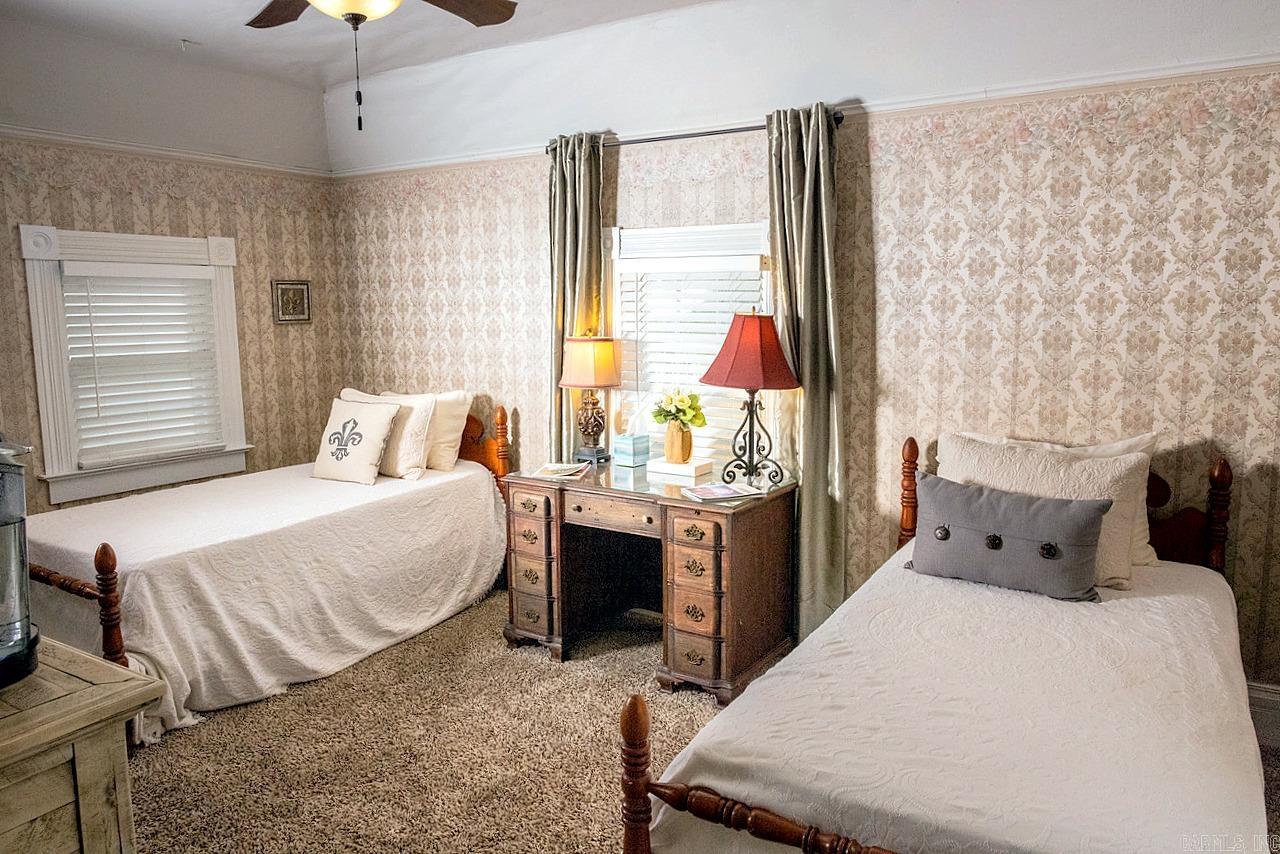 1201 S Reine Street Mena, AR 71953