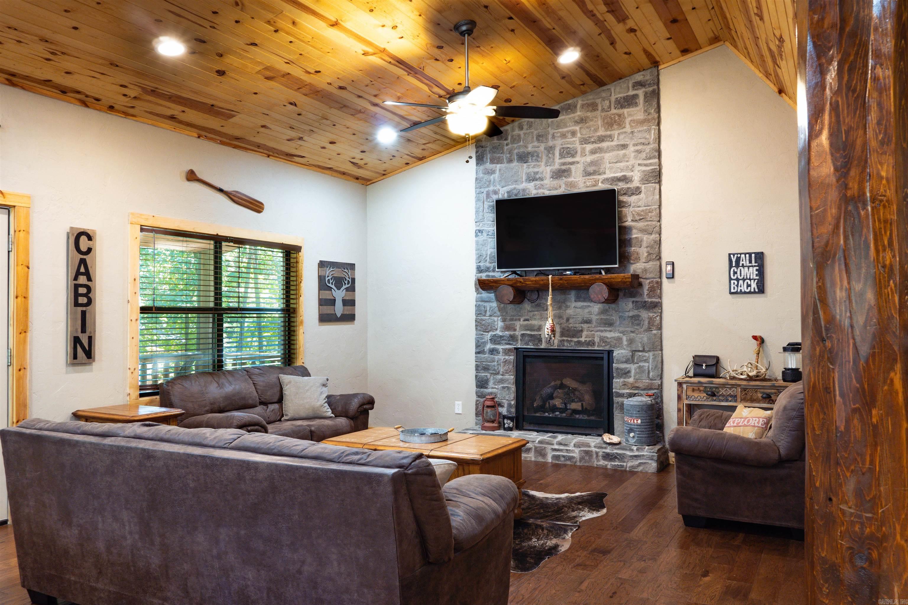 172 Cedar Creek  Hochatown, OK