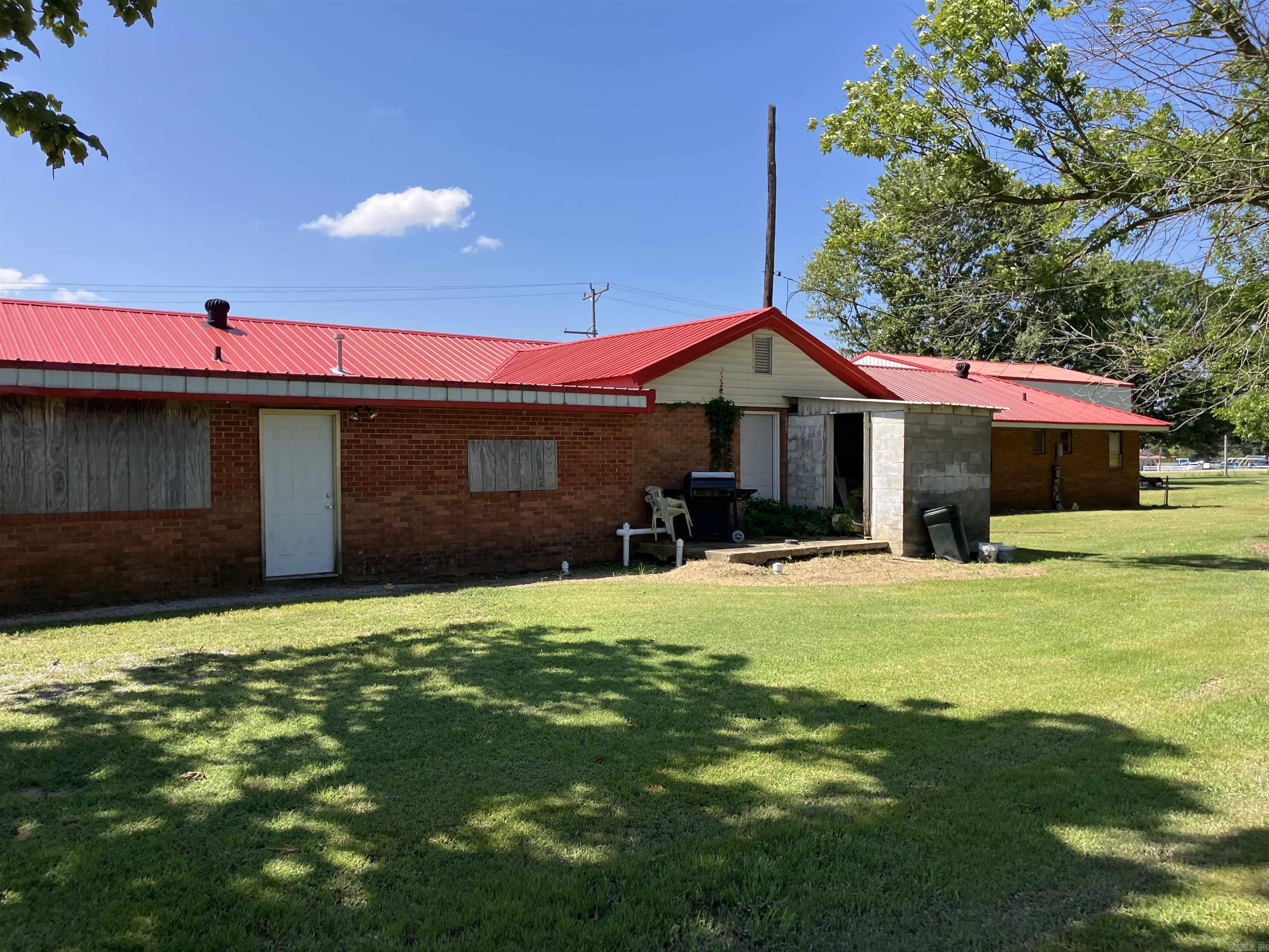 1430 E Main  Piggott, AR