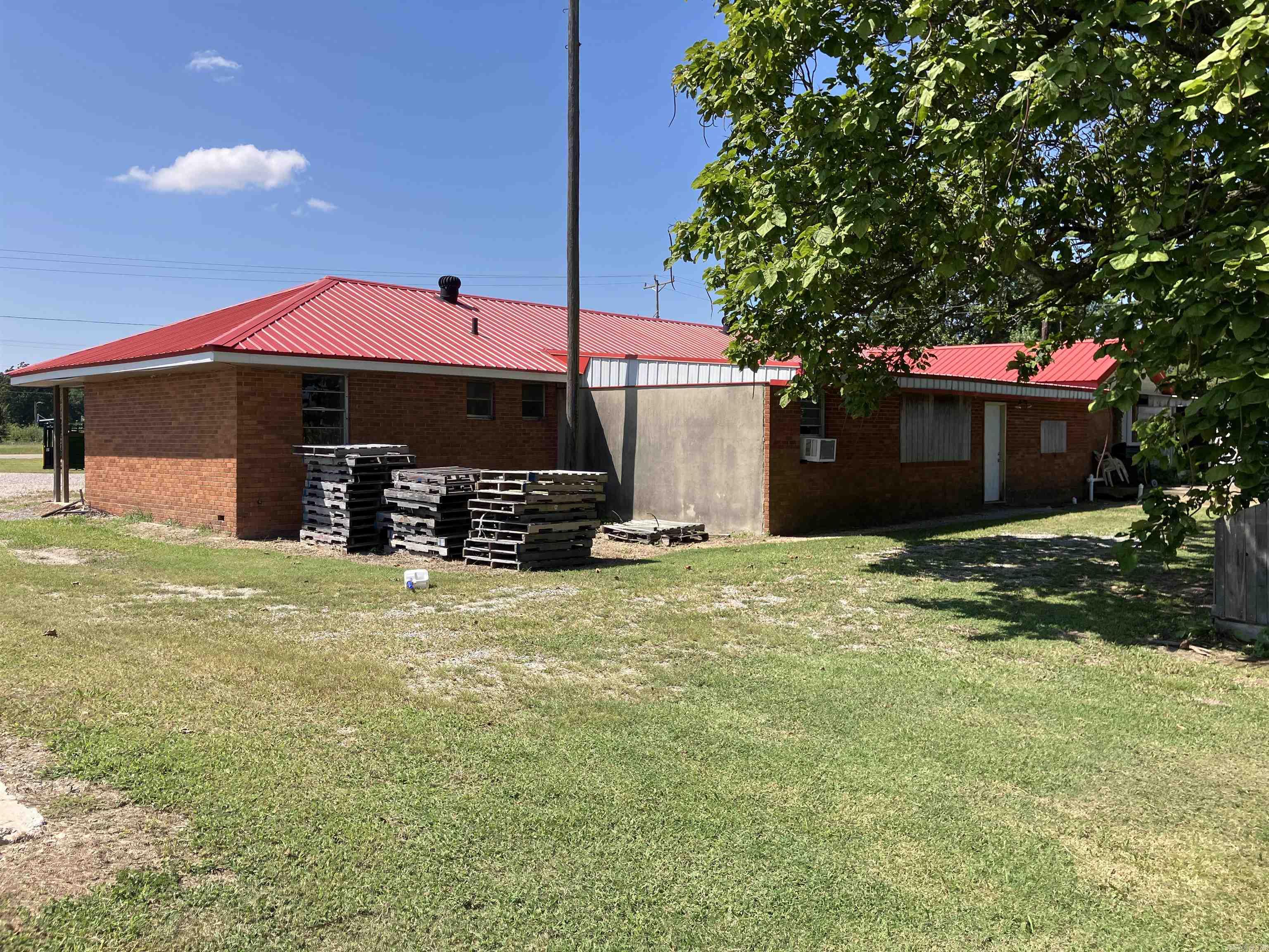 1430 E Main  Piggott, AR