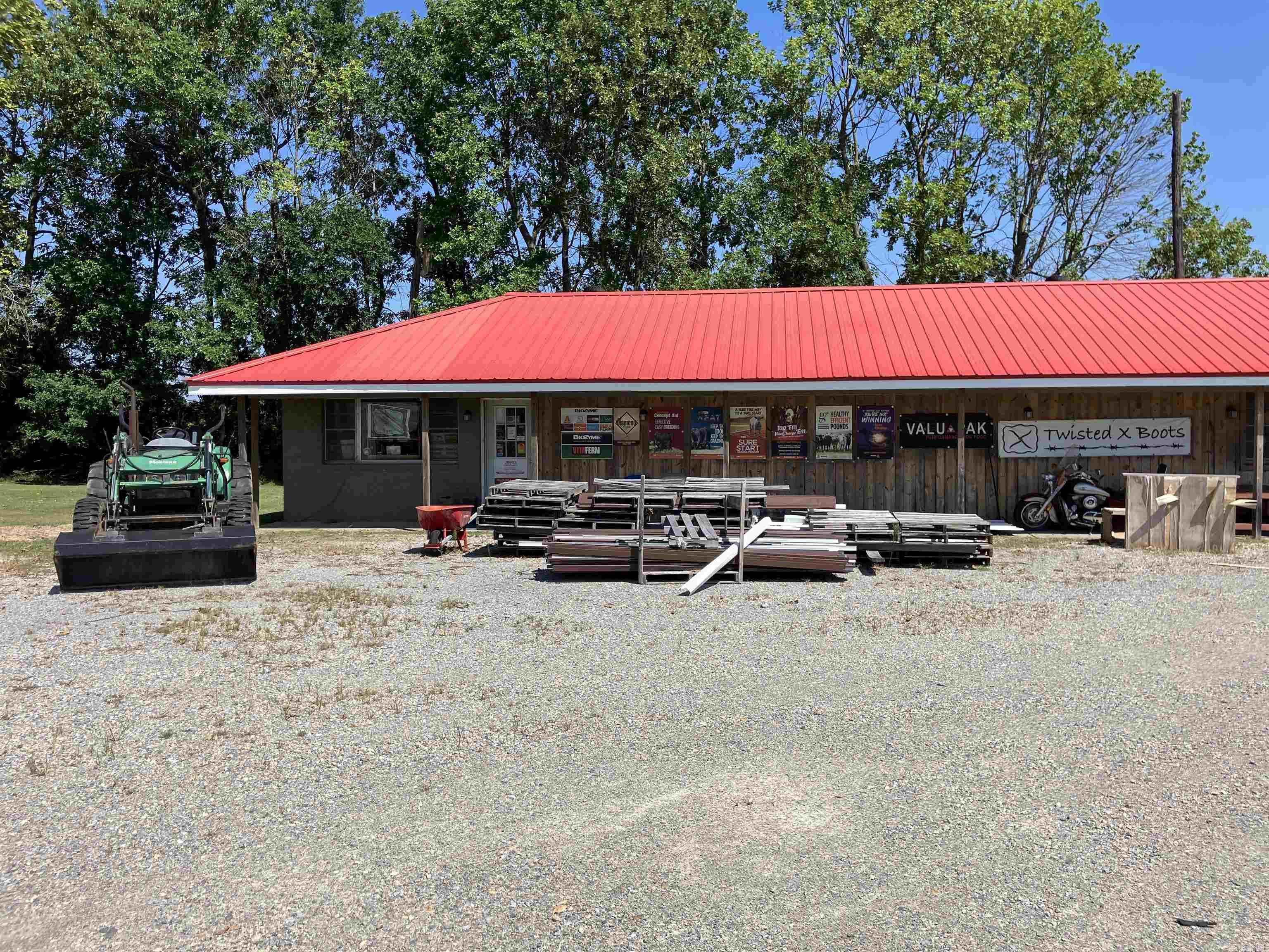 1430 E Main  Piggott, AR
