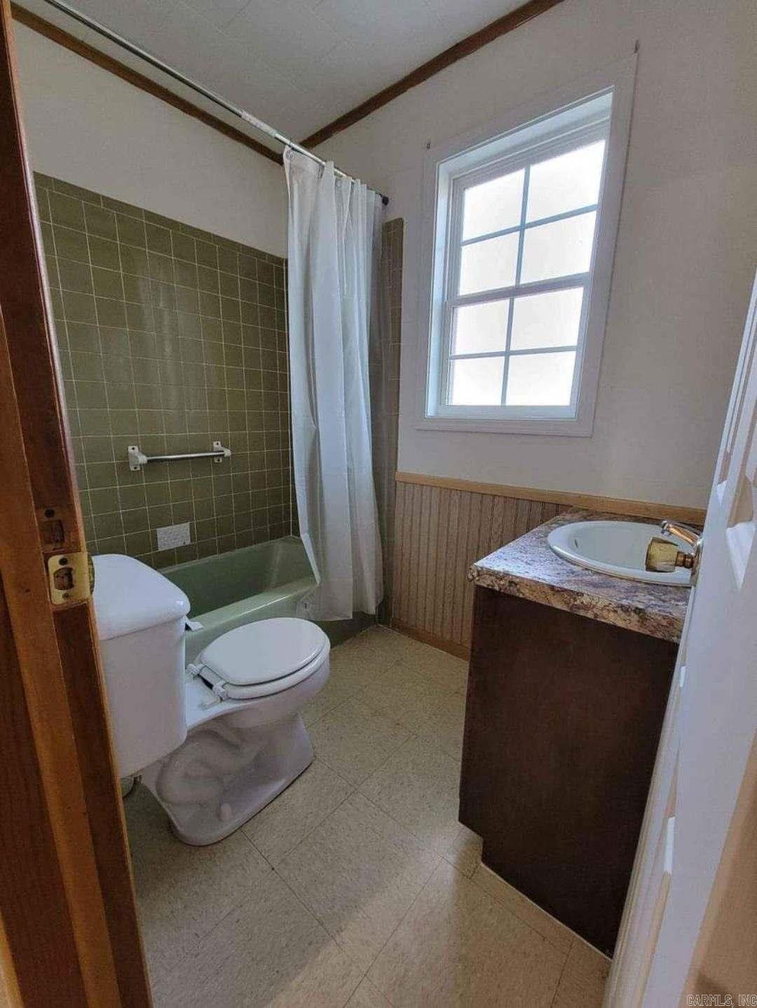 153 N Hickory  Piggott, AR