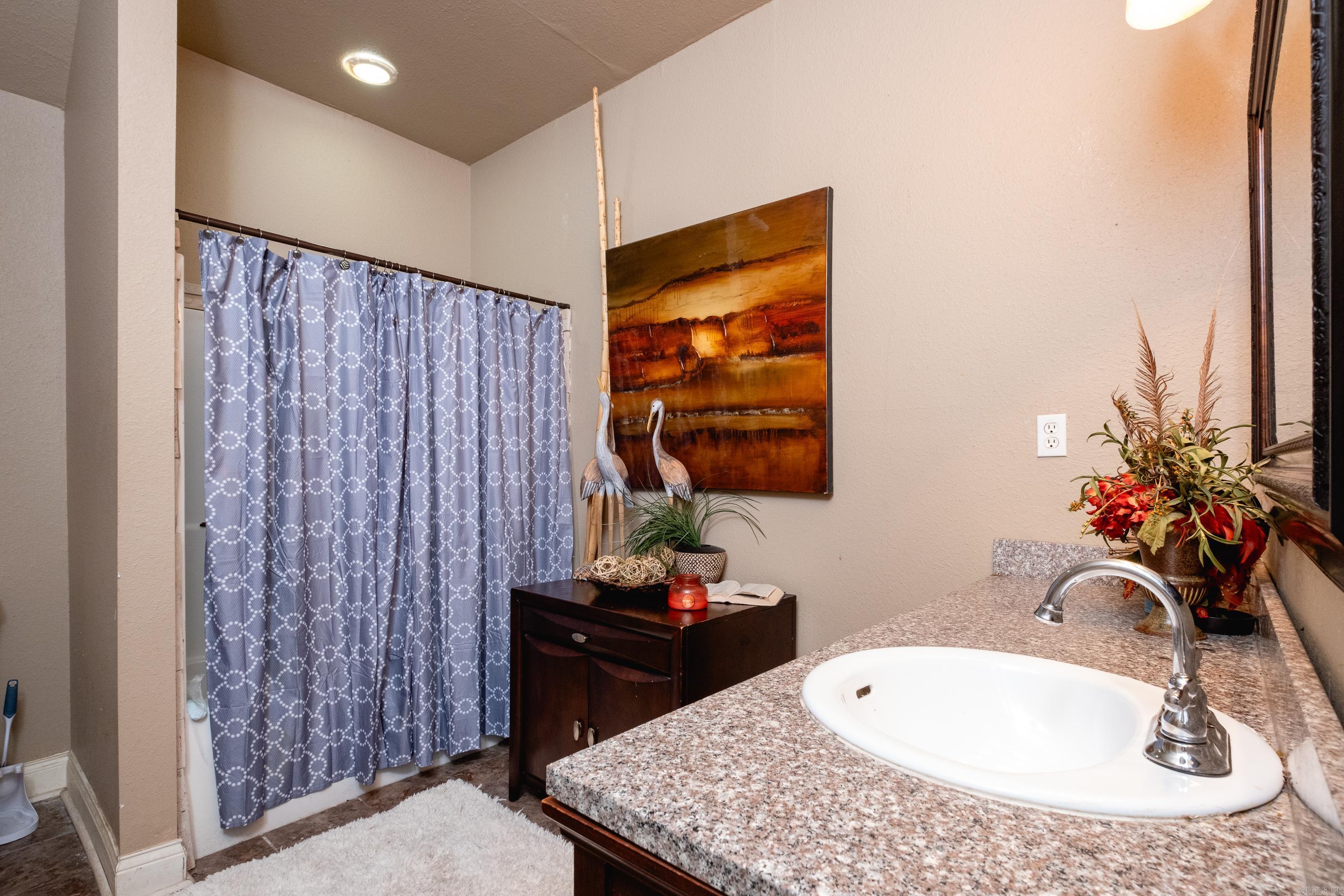 1436 Lakeshore Drive Hensley, AR 72065