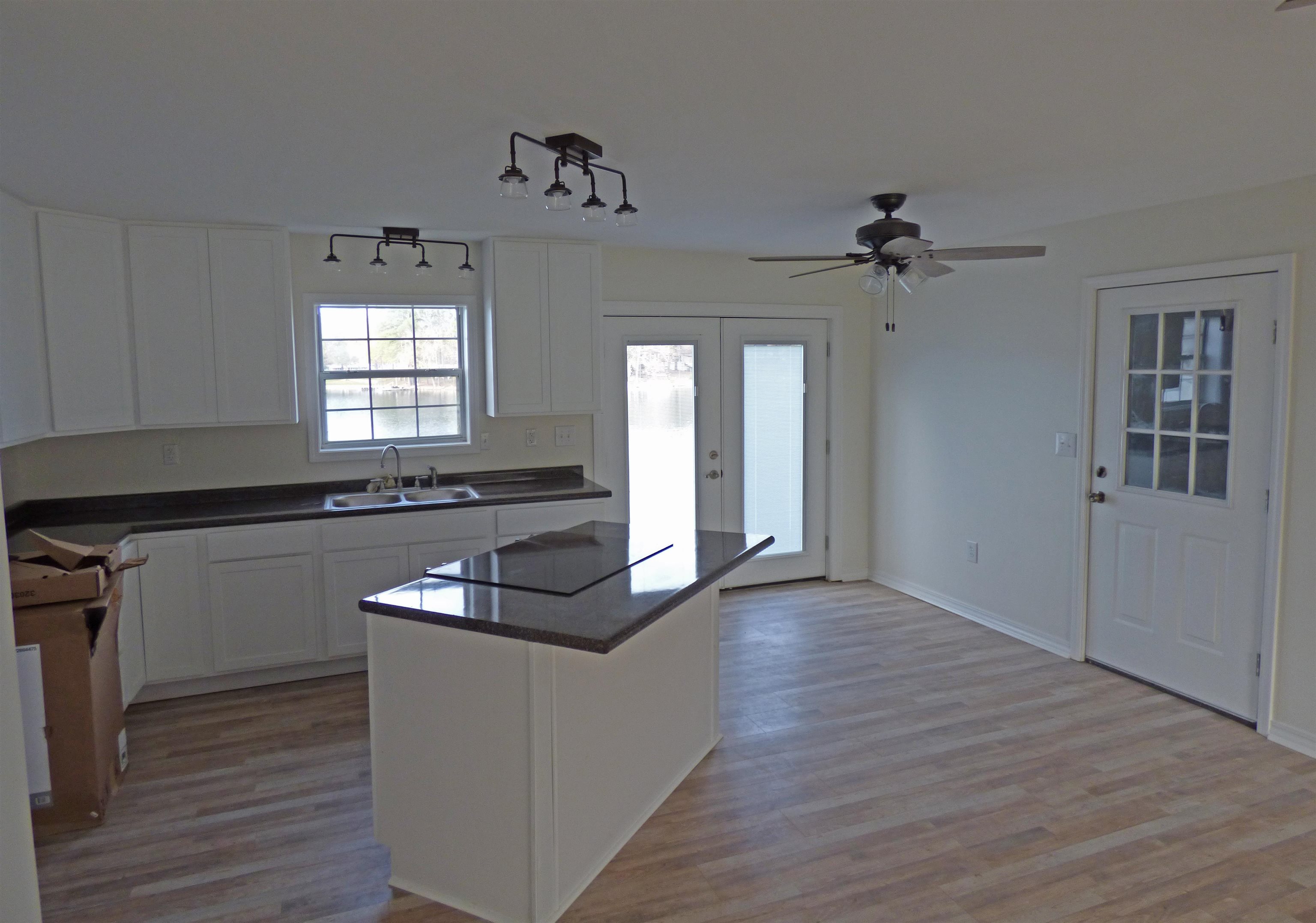 170 E Lakeshore Drive Cherokee Village, AR 72529