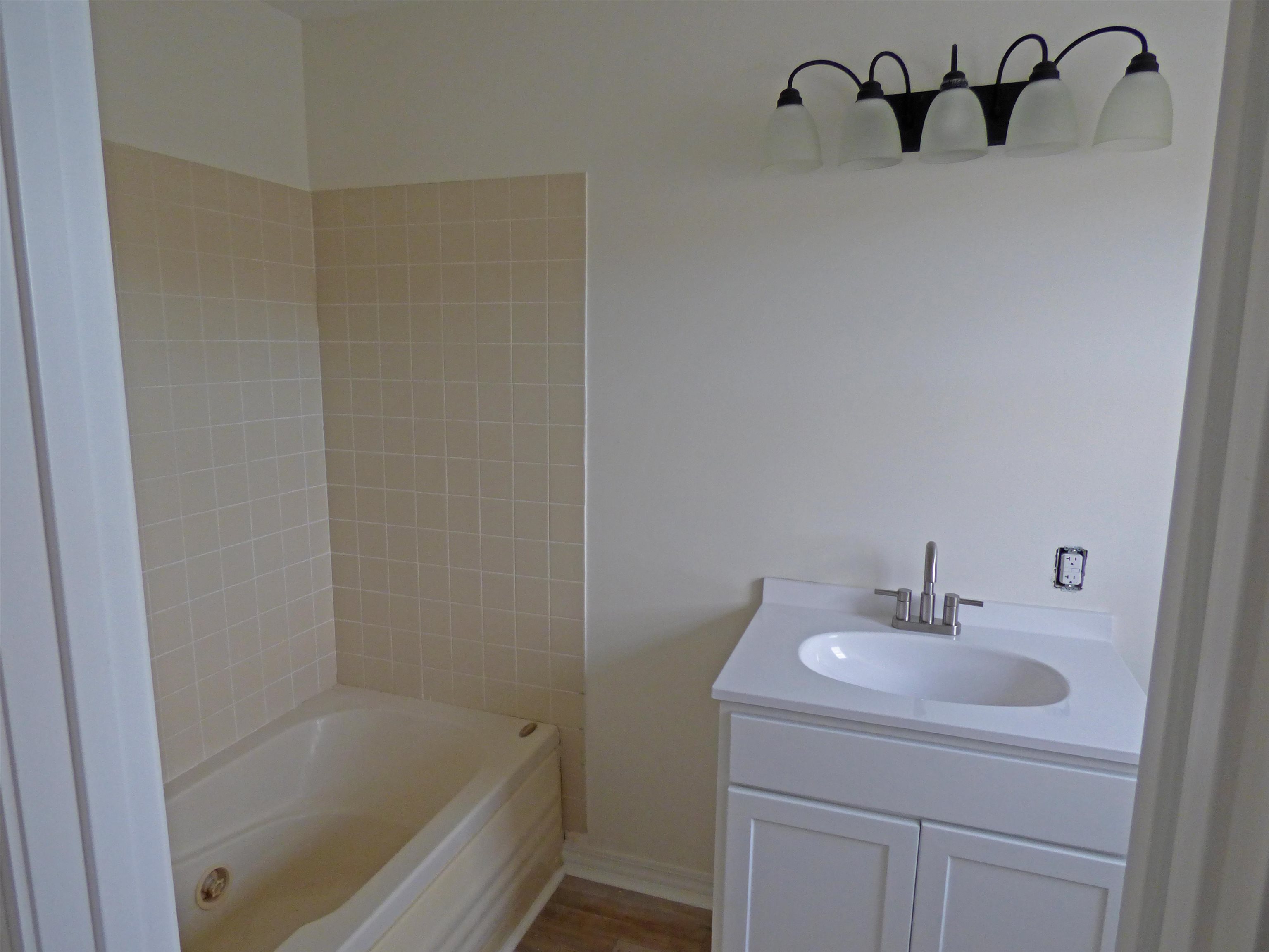 170 E Lakeshore Drive Cherokee Village, AR 72529