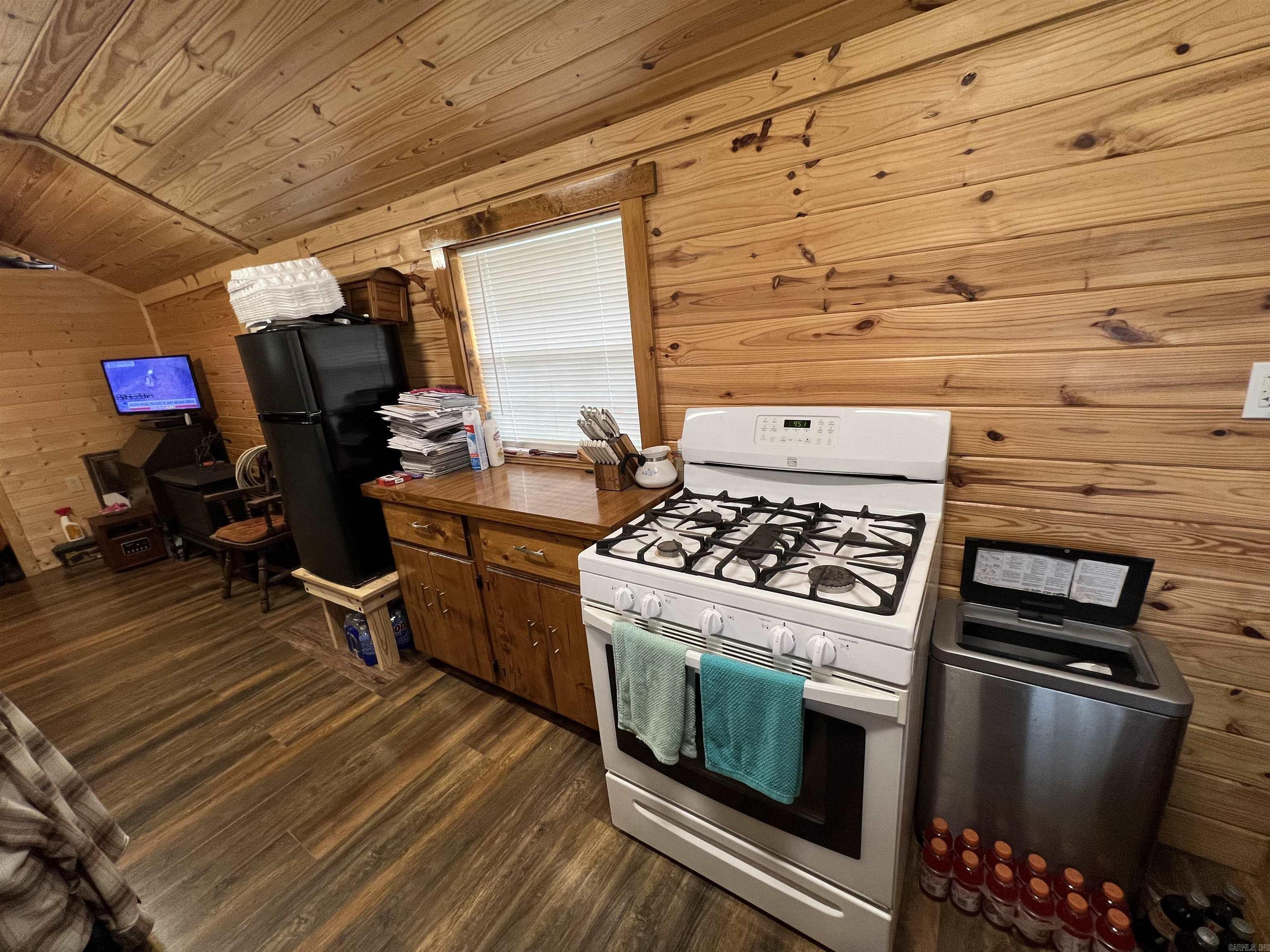 181 Polk Road 127 Mena, AR 71953