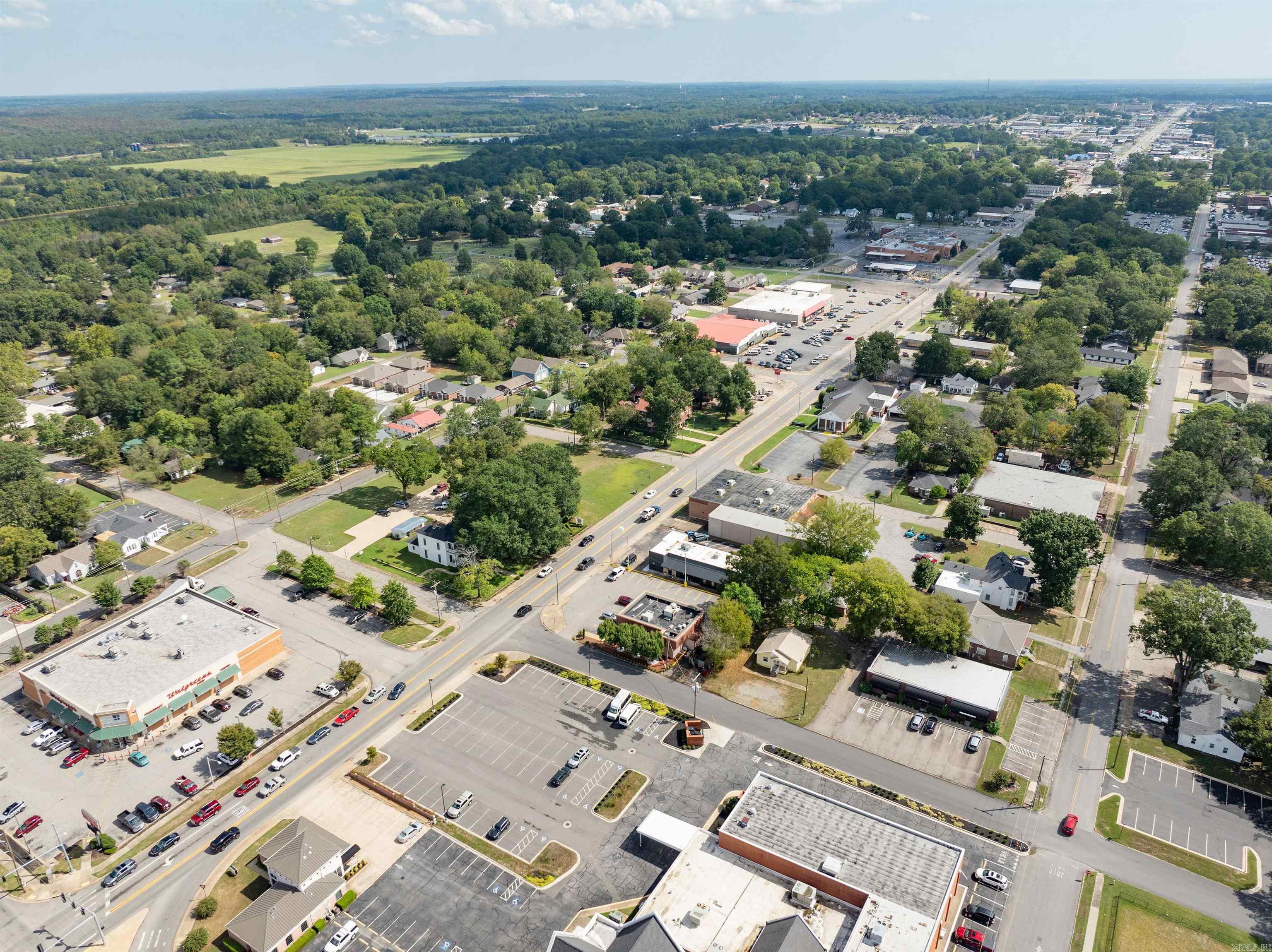 301 E Race  Searcy, AR