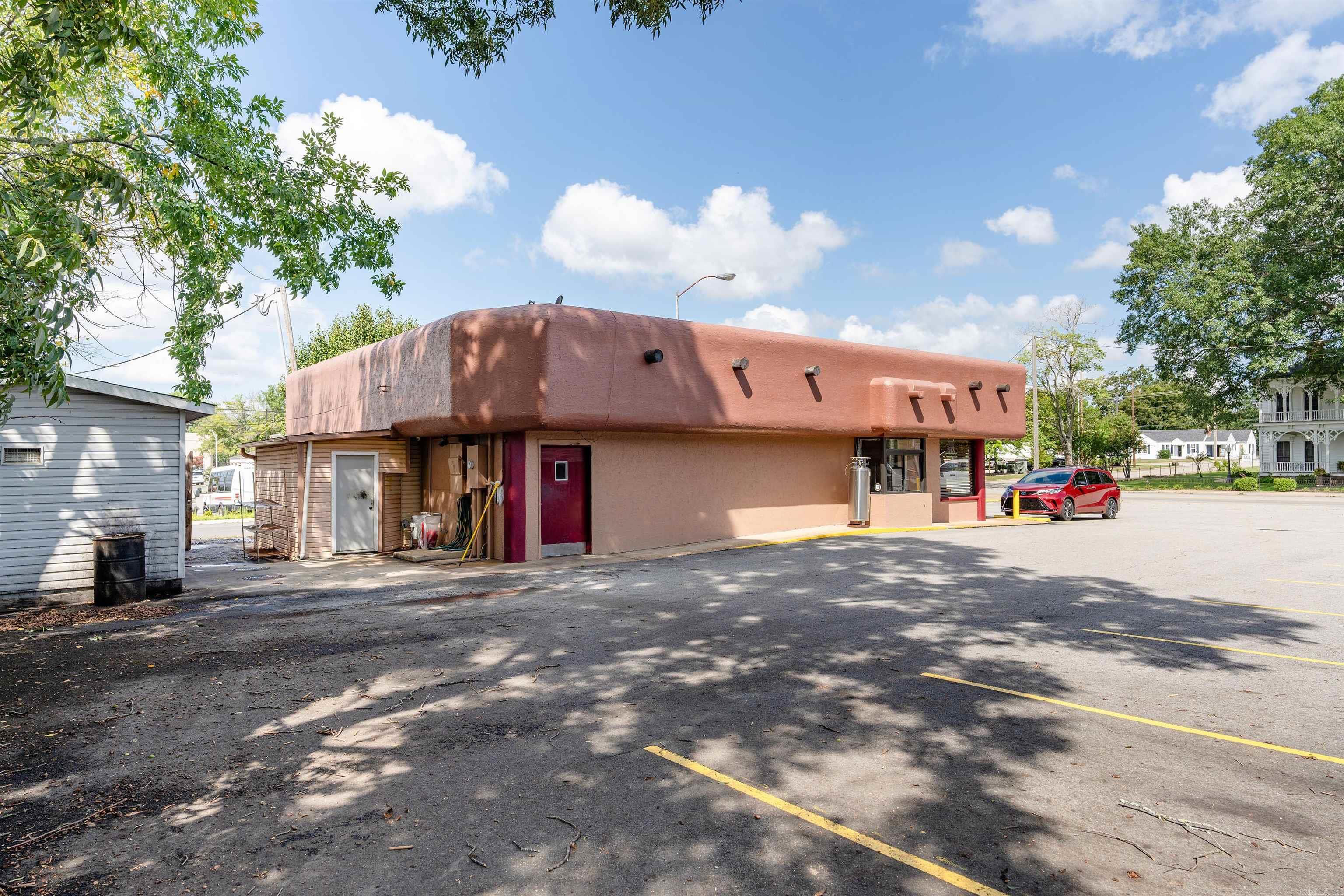 301 E Race  Searcy, AR