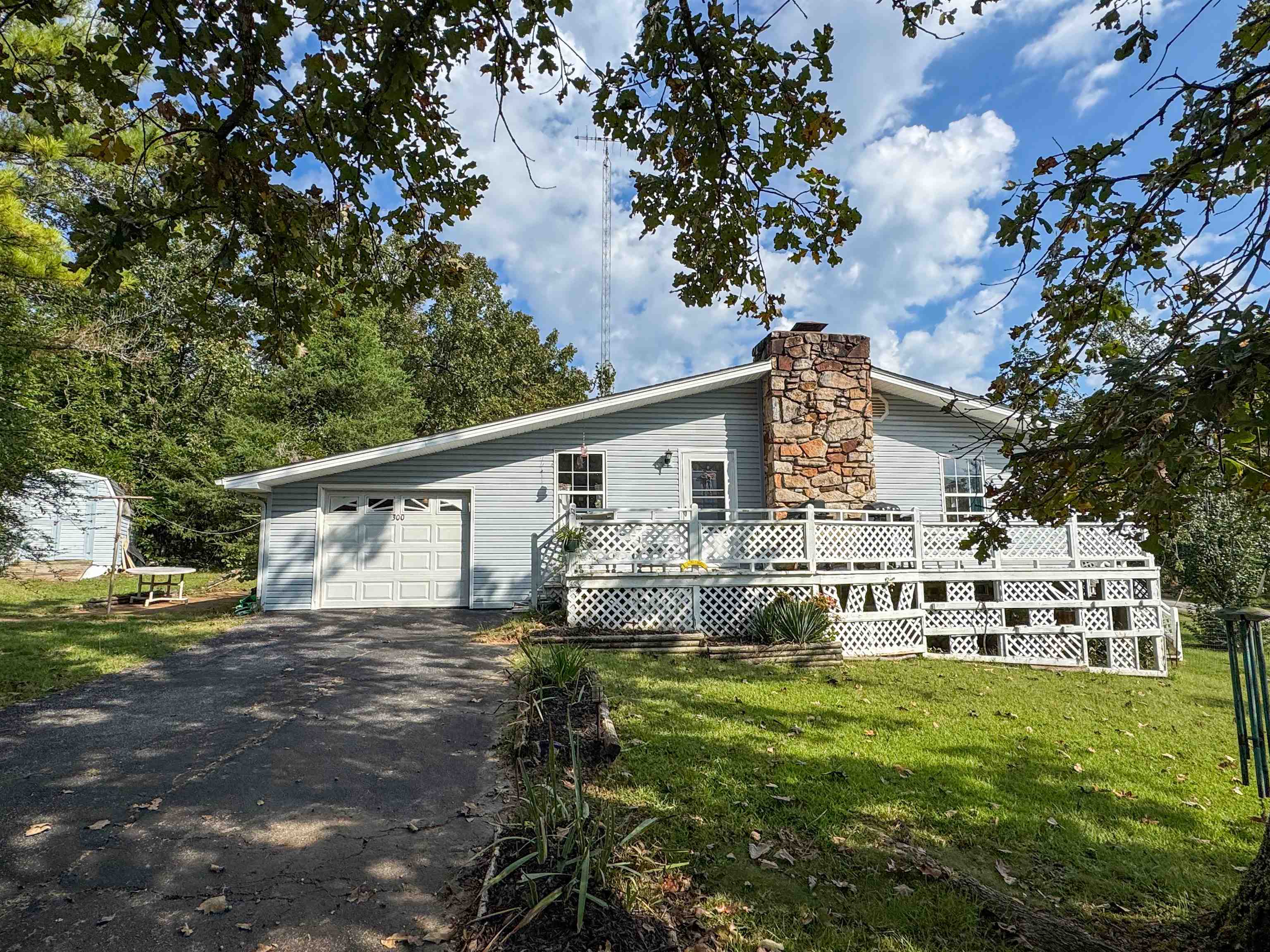 300 Fairway Dr  Horseshoe Bend, AR