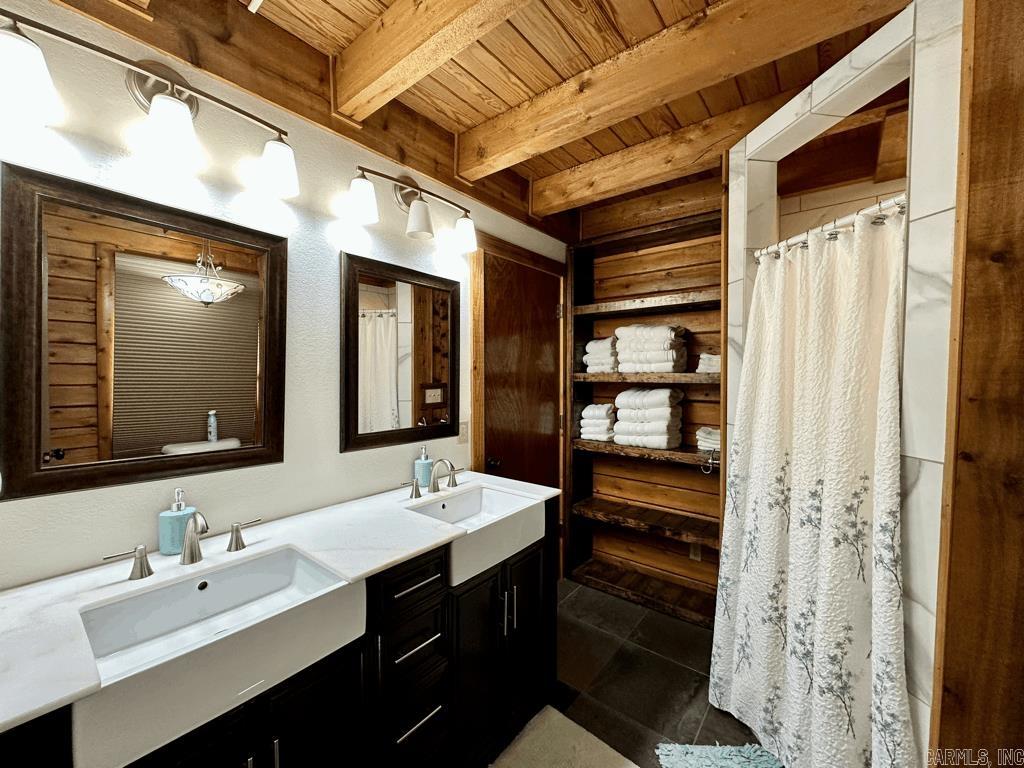 47 Chigger Hill  Story, AR