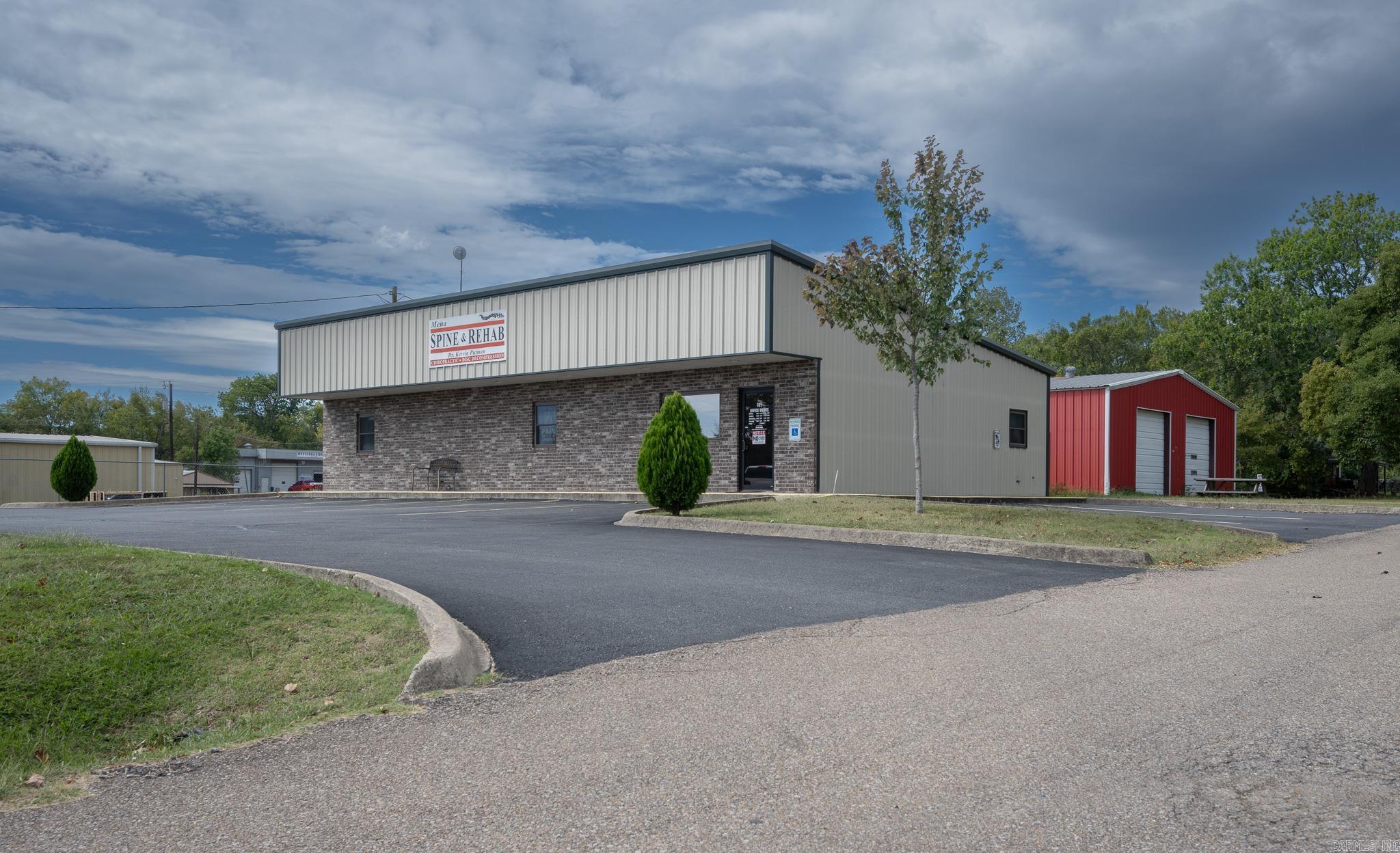 701 S Morrow  Mena, AR