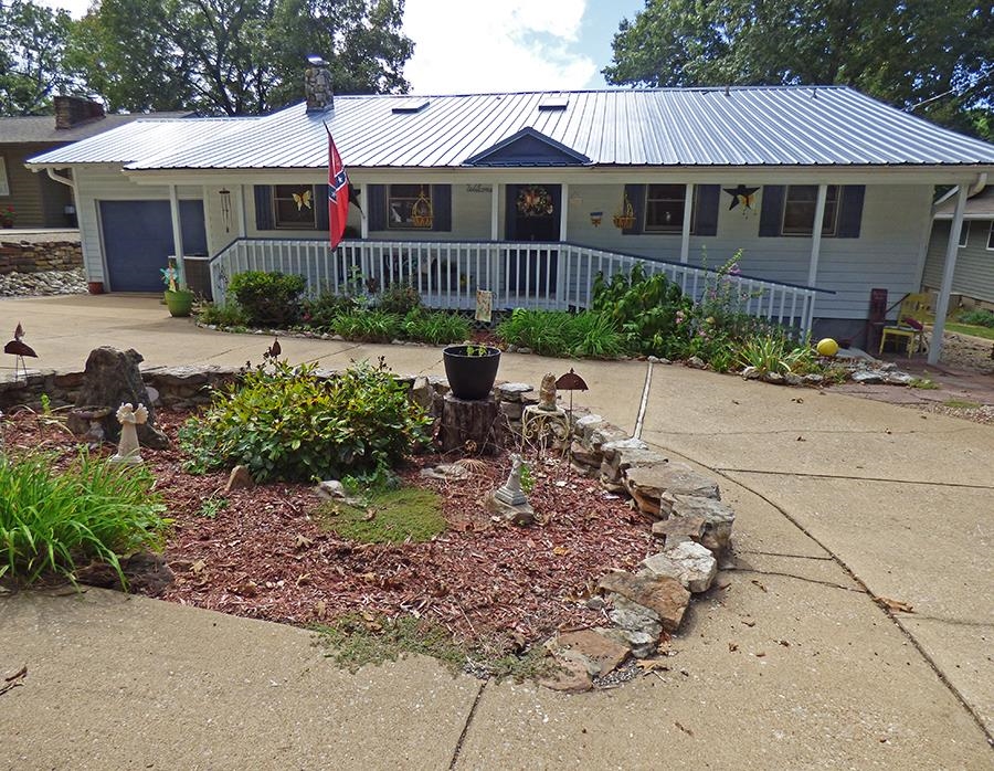 246 E Lakeshore Drive