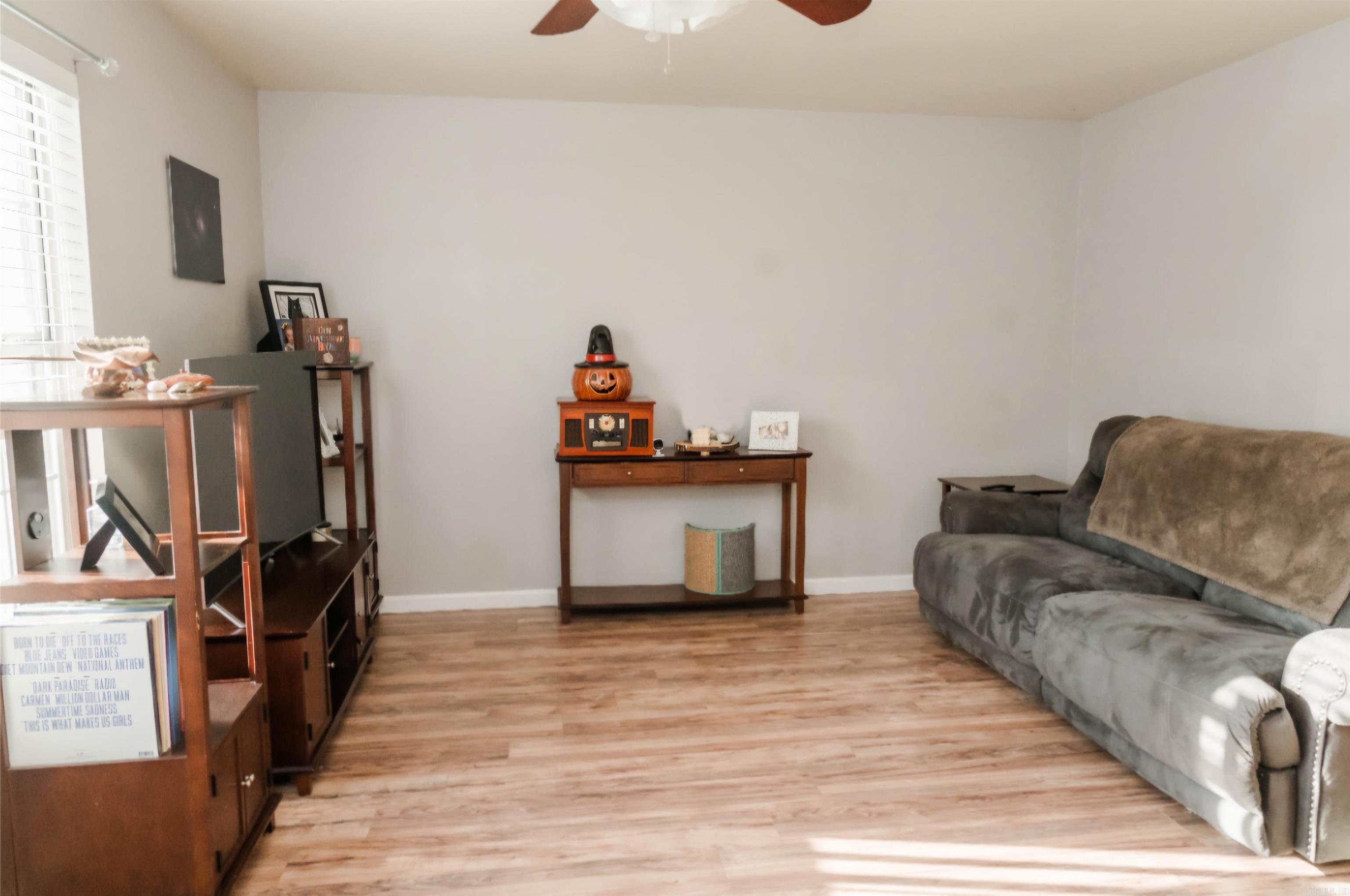921 Cole — photo 3