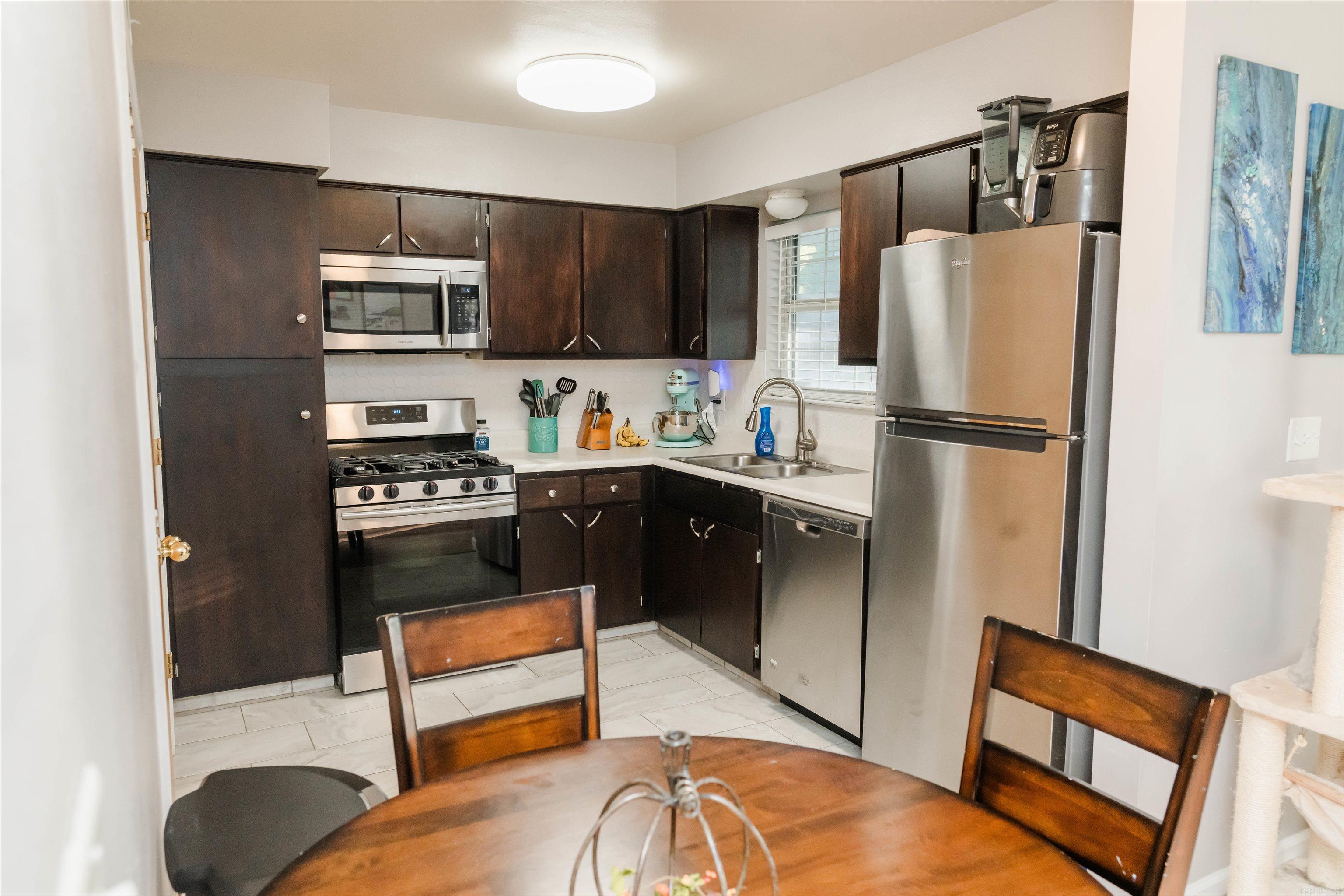 921 Cole — photo 4